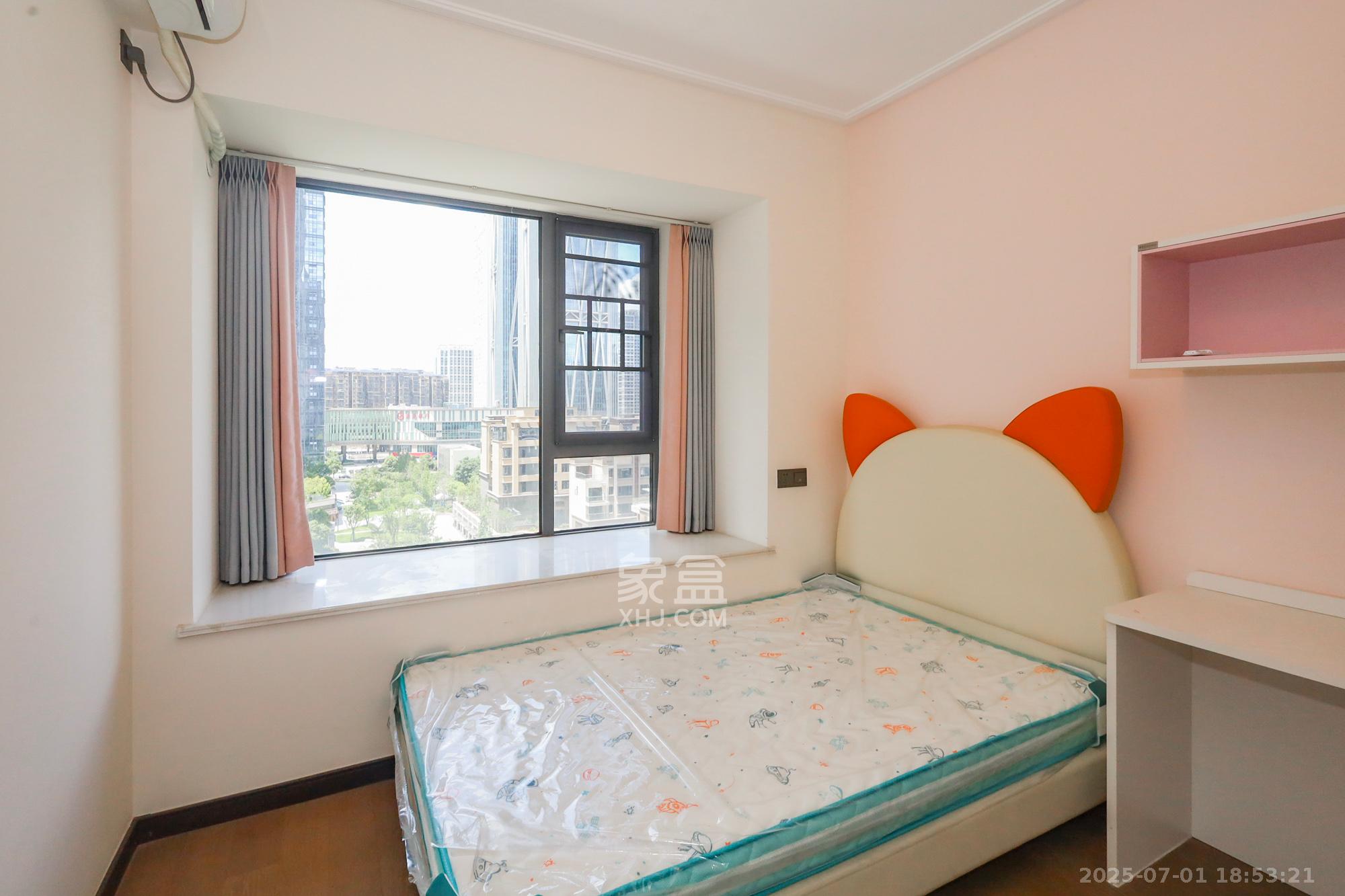 卓越中寰 4室2厅2卫 247.0万 卓越中寰 4室2厅2卫 247.0万卧室