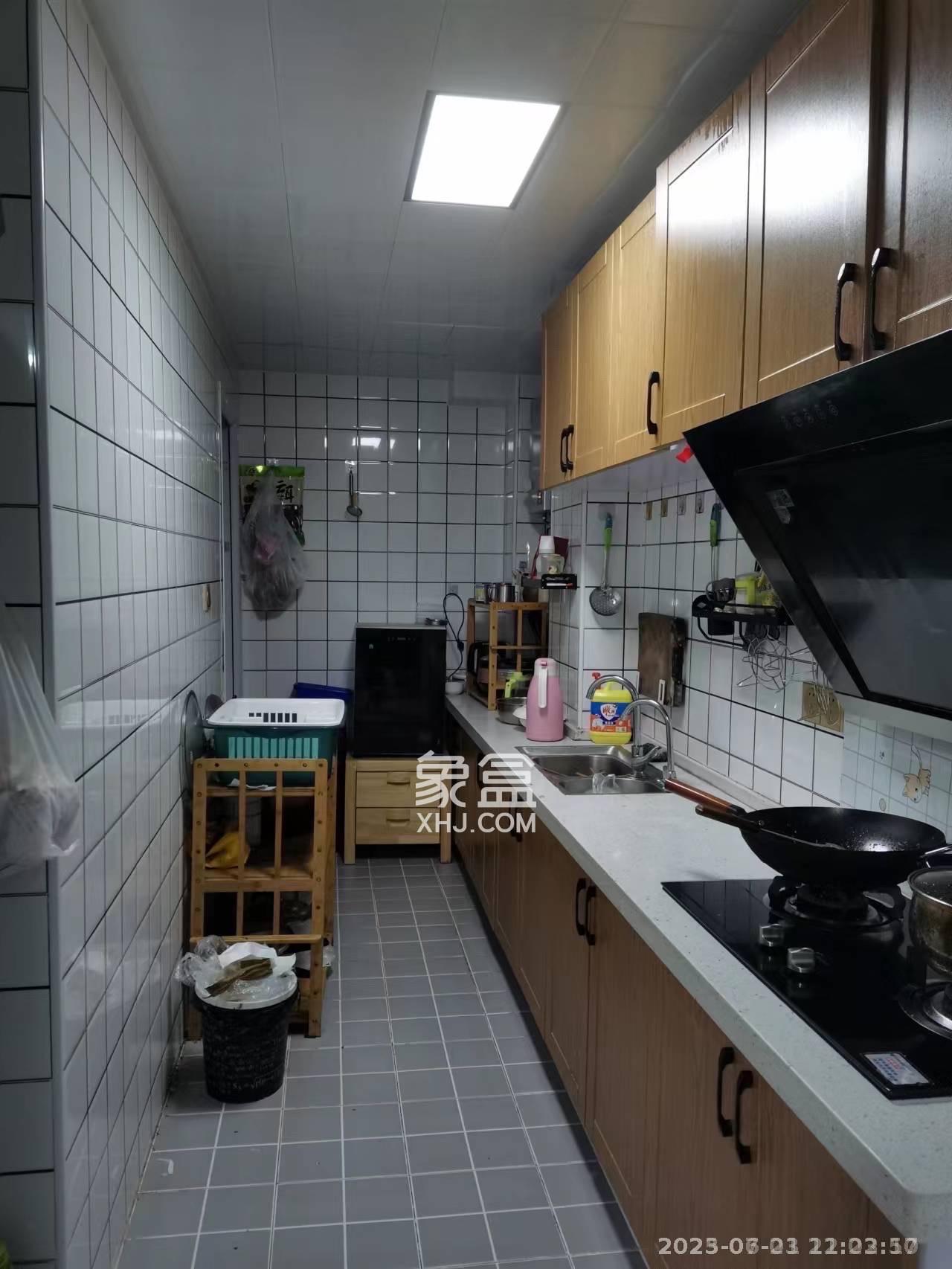 保利麓谷林语C区  1室2厅1卫   2500.00元/月室内图