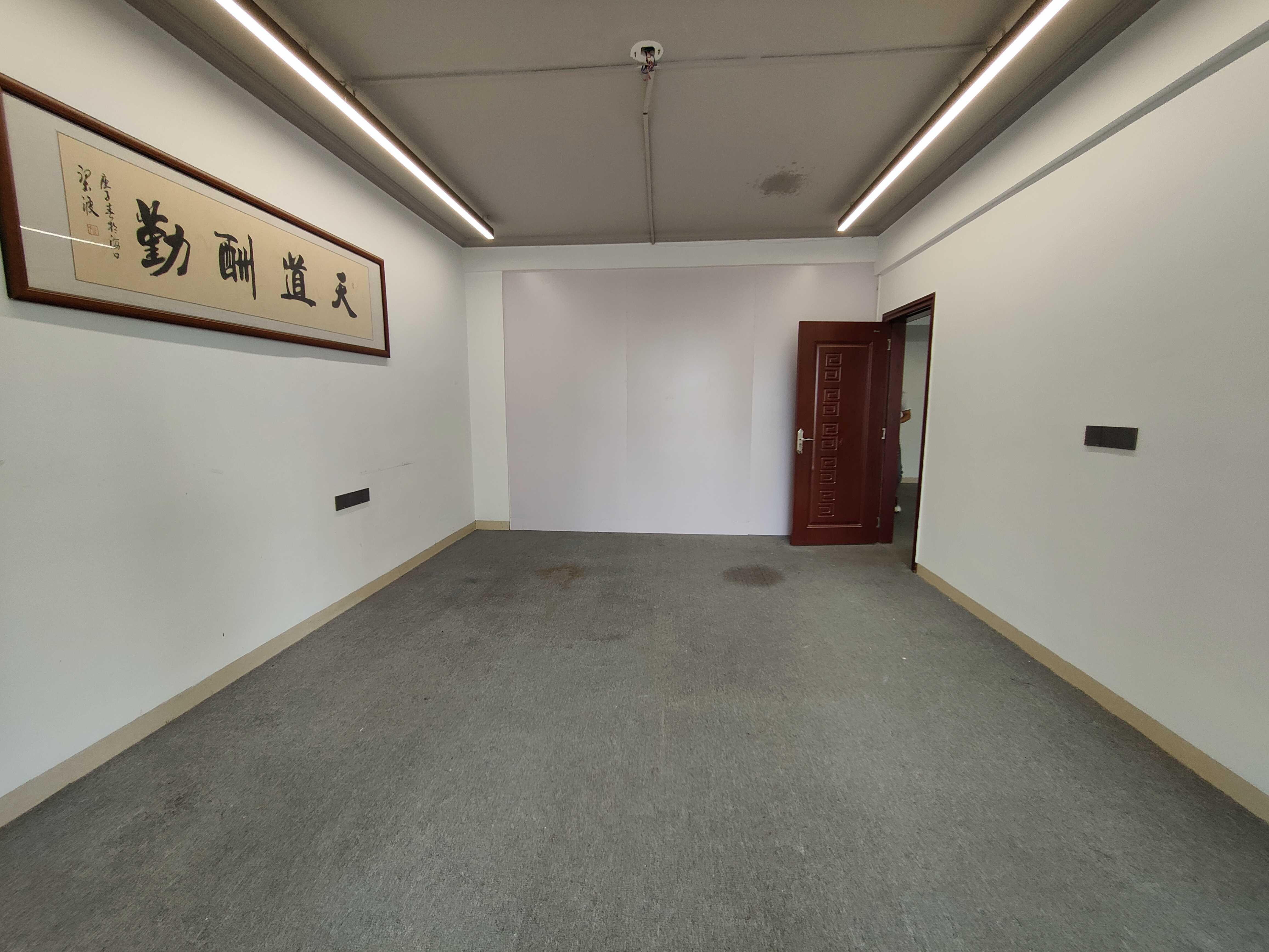 兴力国际大厦 3室2厅2卫 5300.0元/月 兴力国际大厦 3室2厅2卫 5300.0元/月室内图