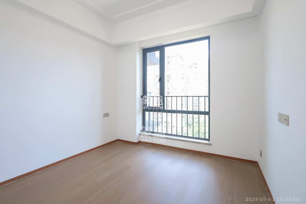 江山印  4室2厅5卫    850.0万 江山印  4室2厅5卫    850.0万卧室