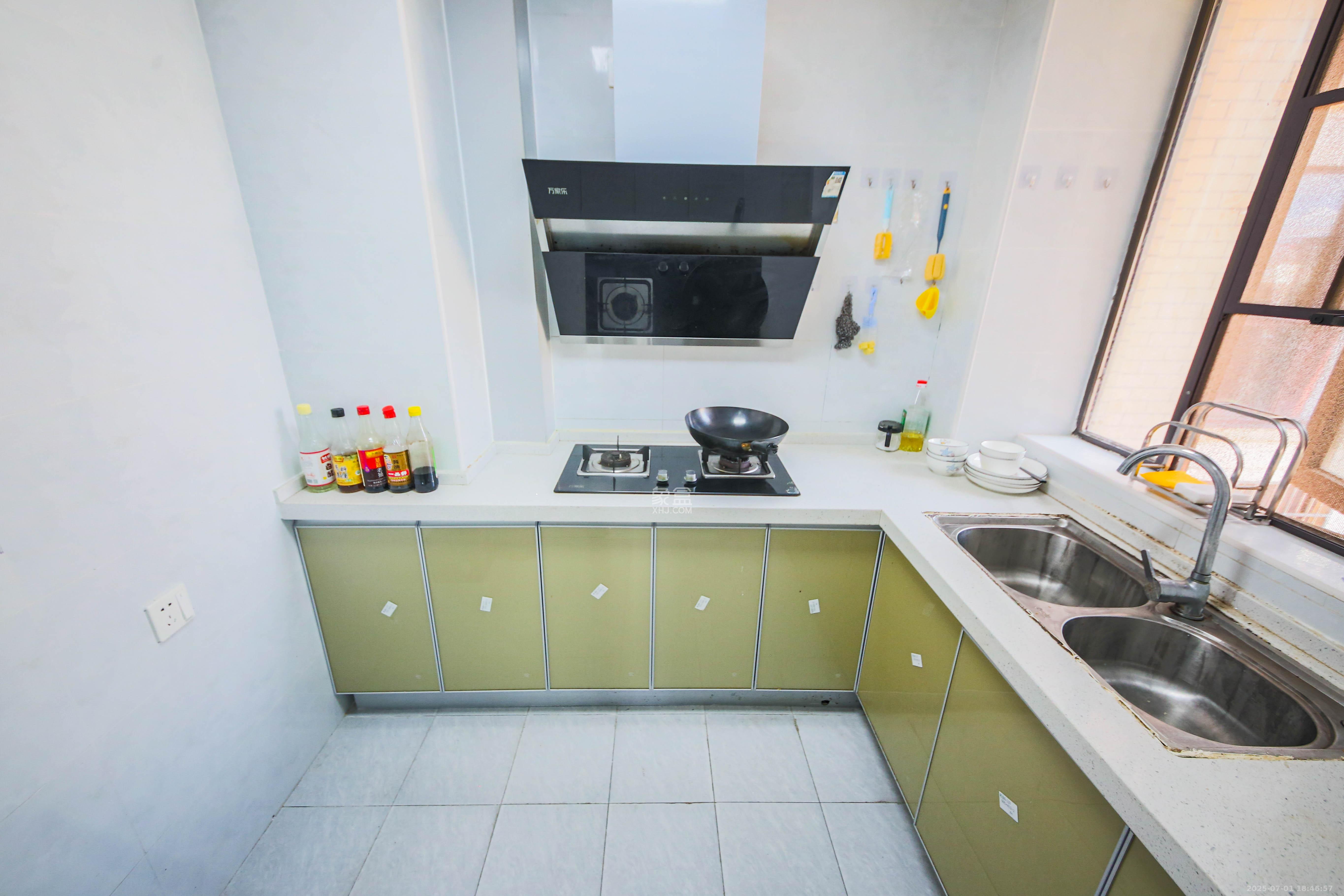 龙骧佳苑 3室2厅1卫 80.0万 龙骧佳苑 3室2厅1卫 80.0万厨房