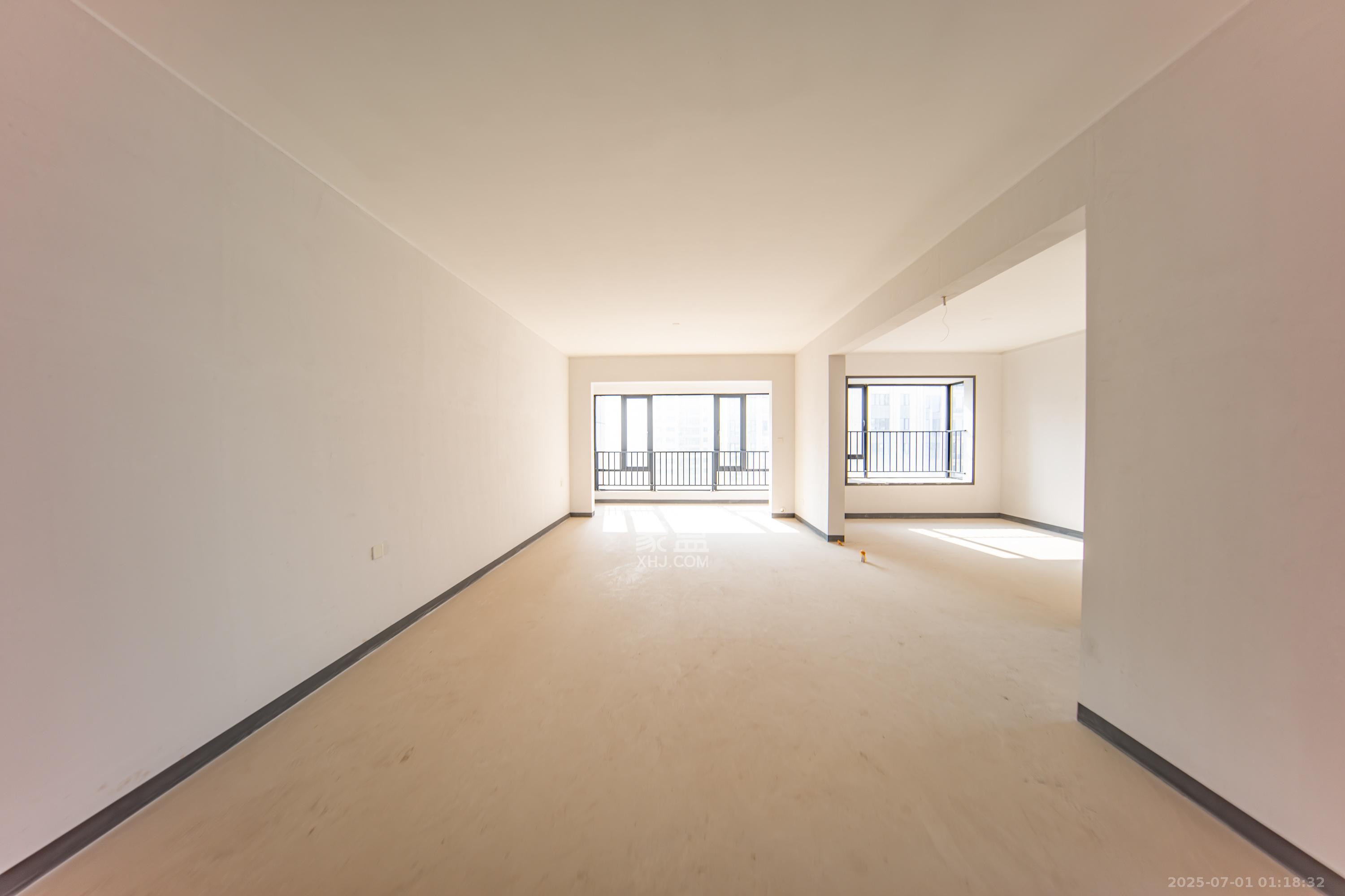 建投象山国际  4室2厅2卫   160.00万客厅
