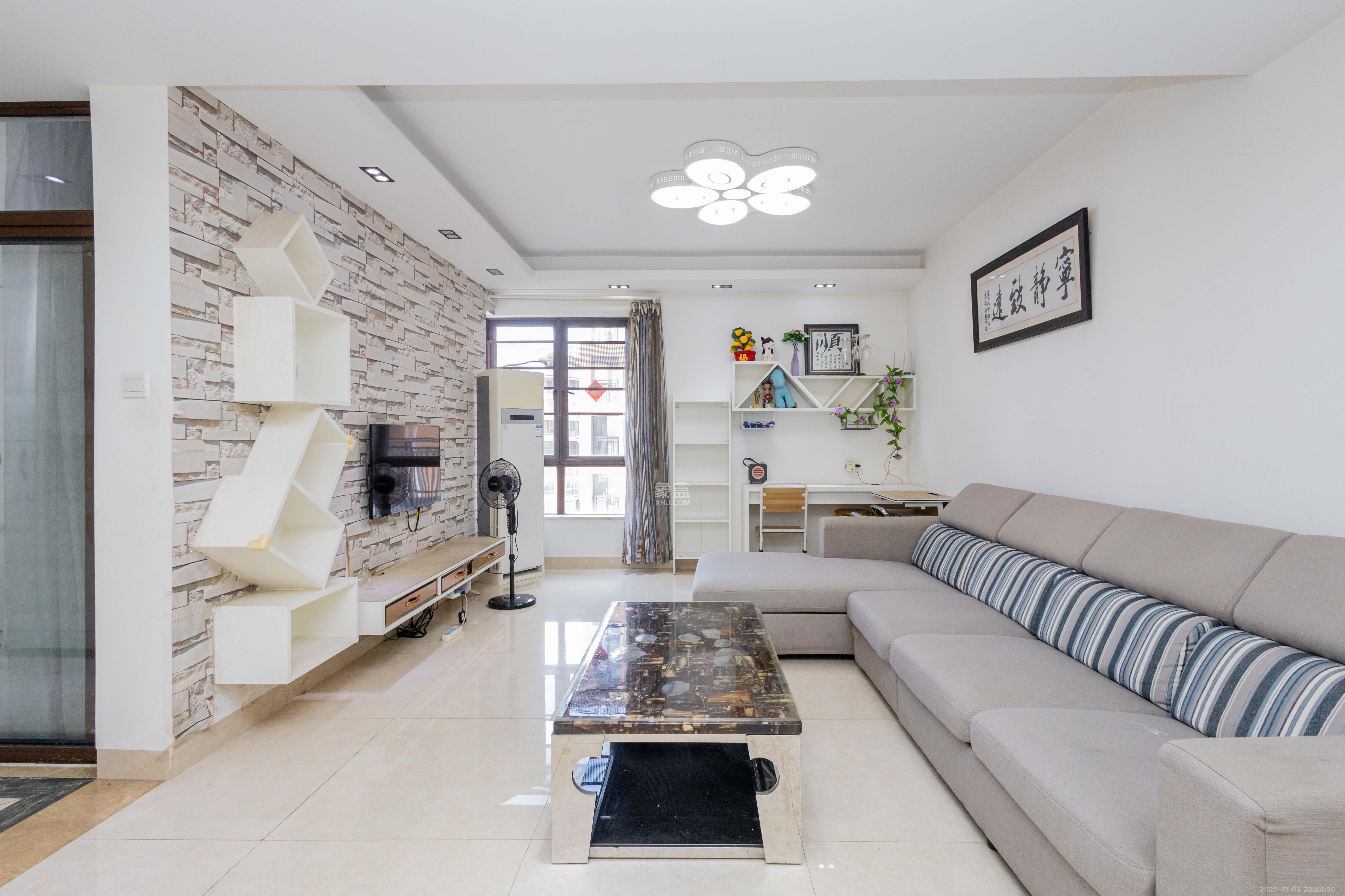 天园假日  3室2厅1卫    76.0万 天园假日  3室2厅1卫    76.0万