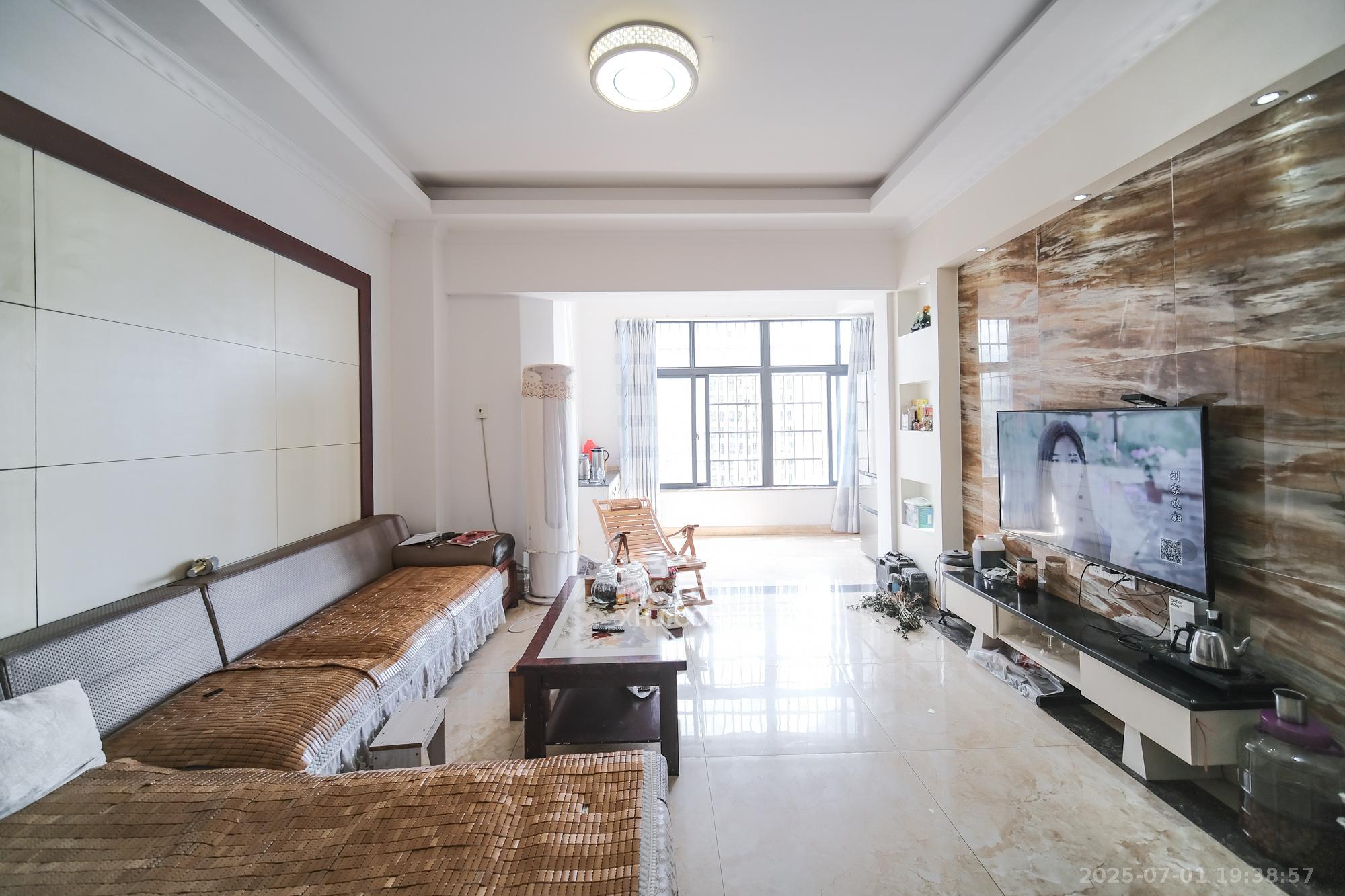 红树湾 3室2厅1卫 80.0万 红树湾 3室2厅1卫 80.0万客厅