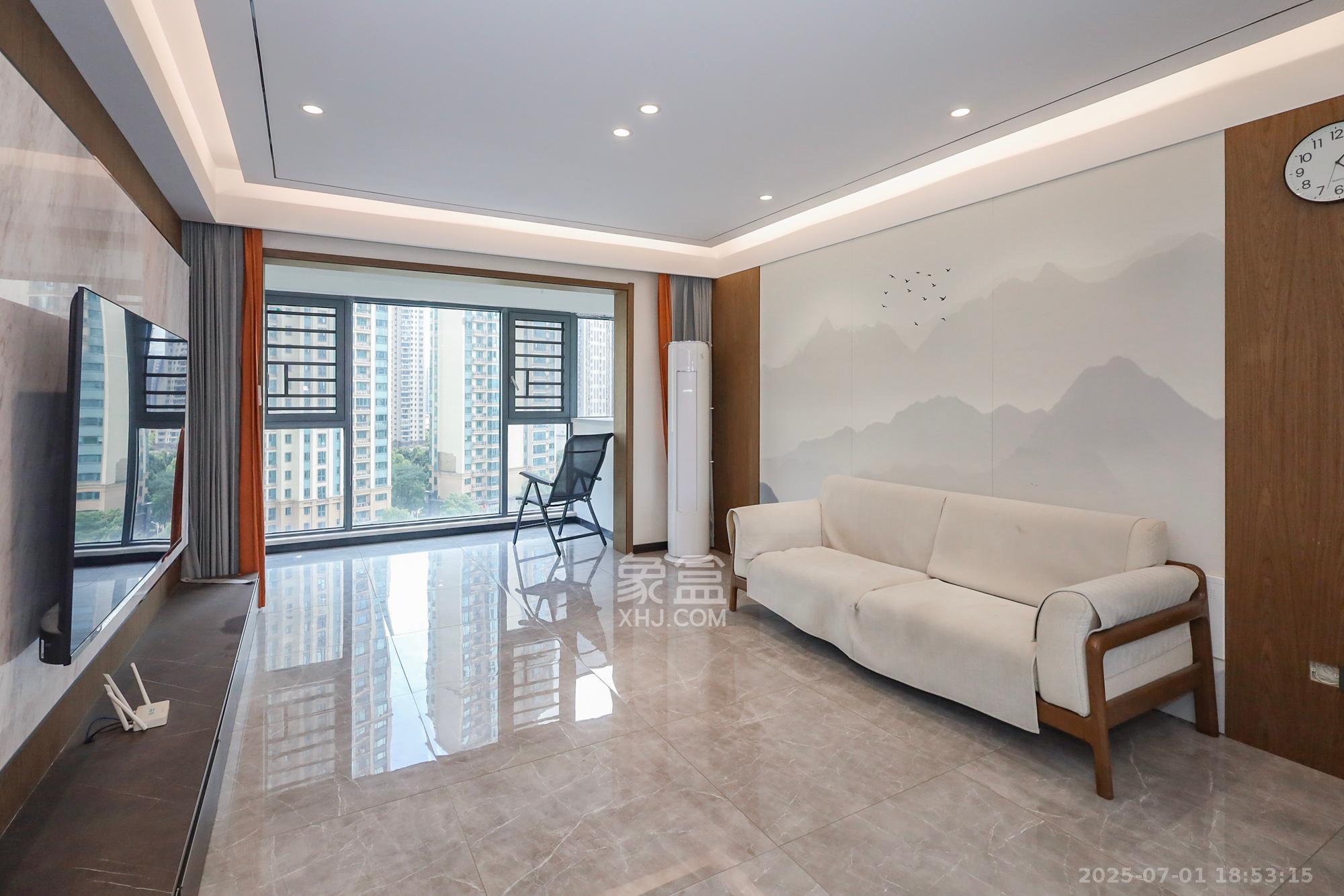 卓越中寰 4室2厅2卫 247.0万 卓越中寰 4室2厅2卫 247.0万客厅