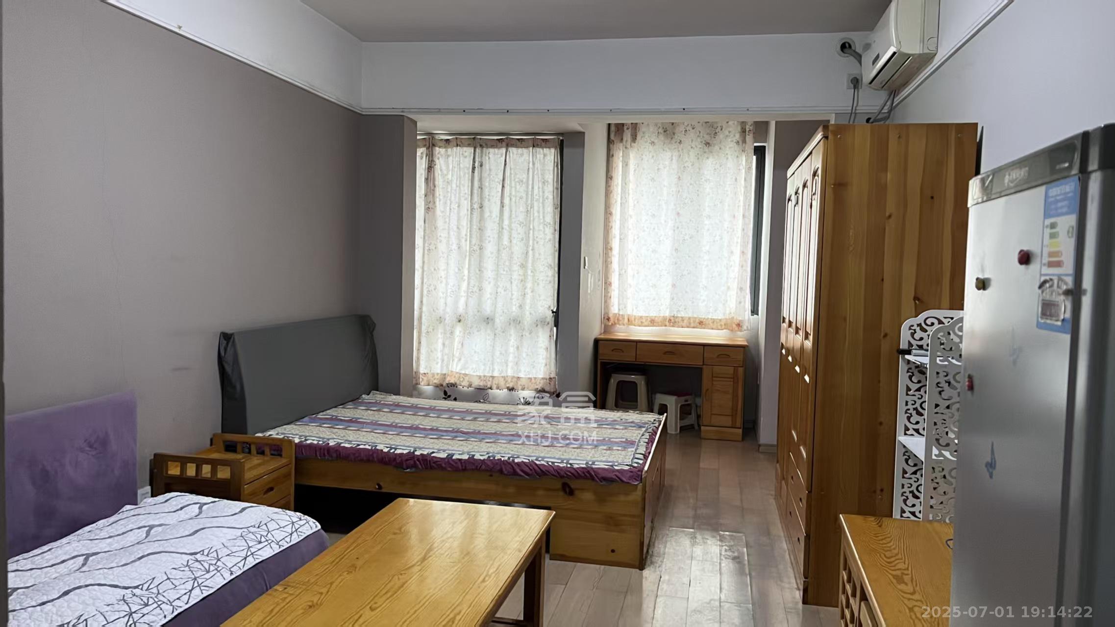 万科金色家园  1室0厅1卫    1250.0元/月 万科金色家园  1室0厅1卫    1250.0元/月室内图