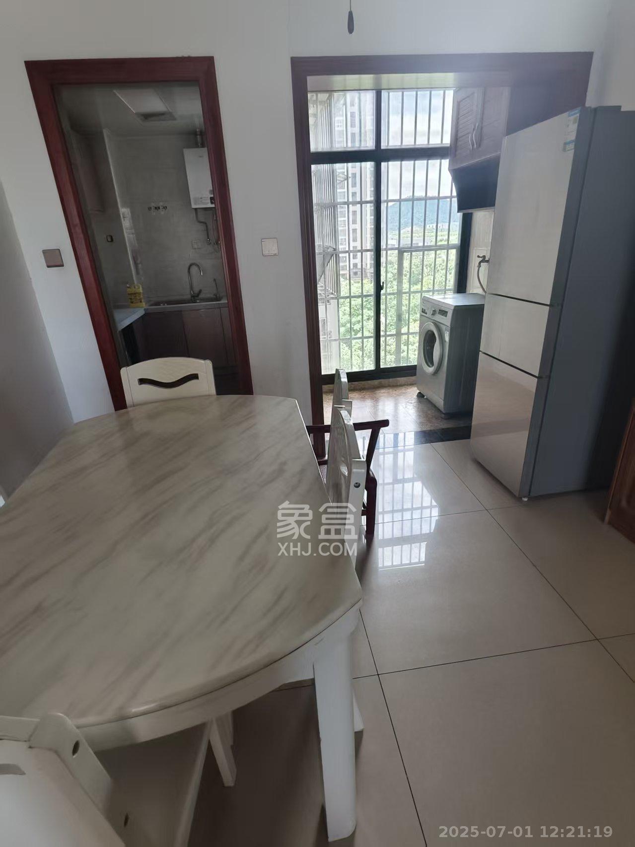 嘉顺苑  3室2厅1卫    2400.0元/月 嘉顺苑  3室2厅1卫    2400.0元/月室内图