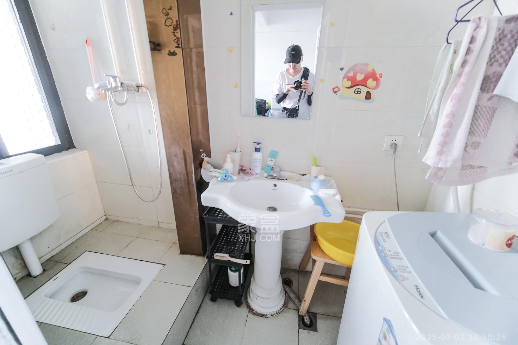 红树湾  4室2厅2卫   80.00万卫生间