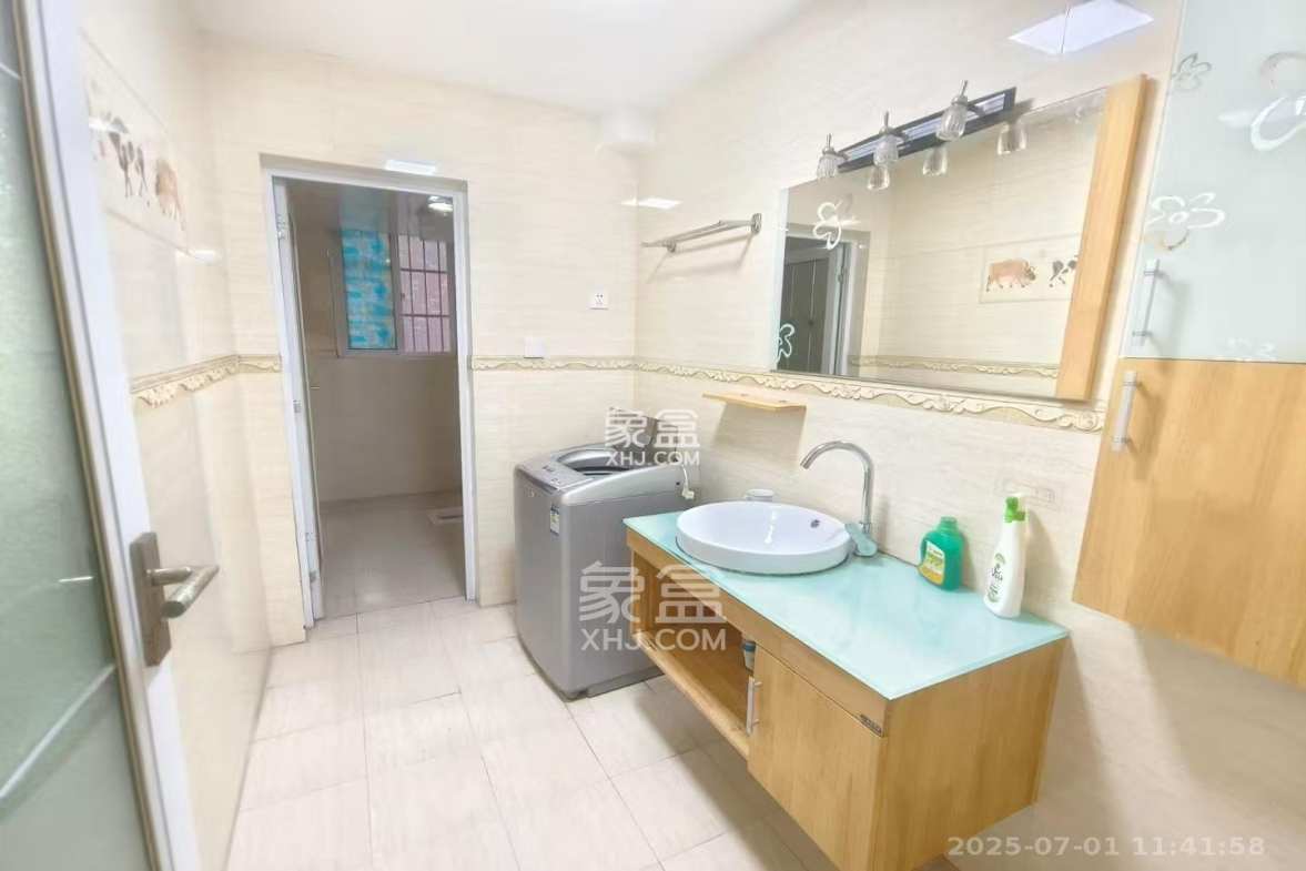 嘉盛华庭(一期、二期、三期) 3室2厅2卫 3500.0元/月 嘉盛华庭(一期、二期、三期) 3室2厅2卫 3500.0元/月室内图