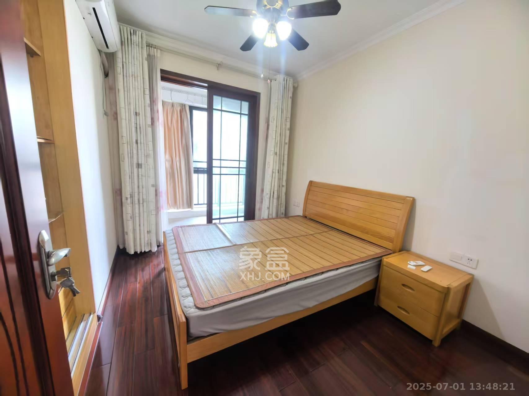 海拔东方  3室2厅2卫    2600.0元/月室内图