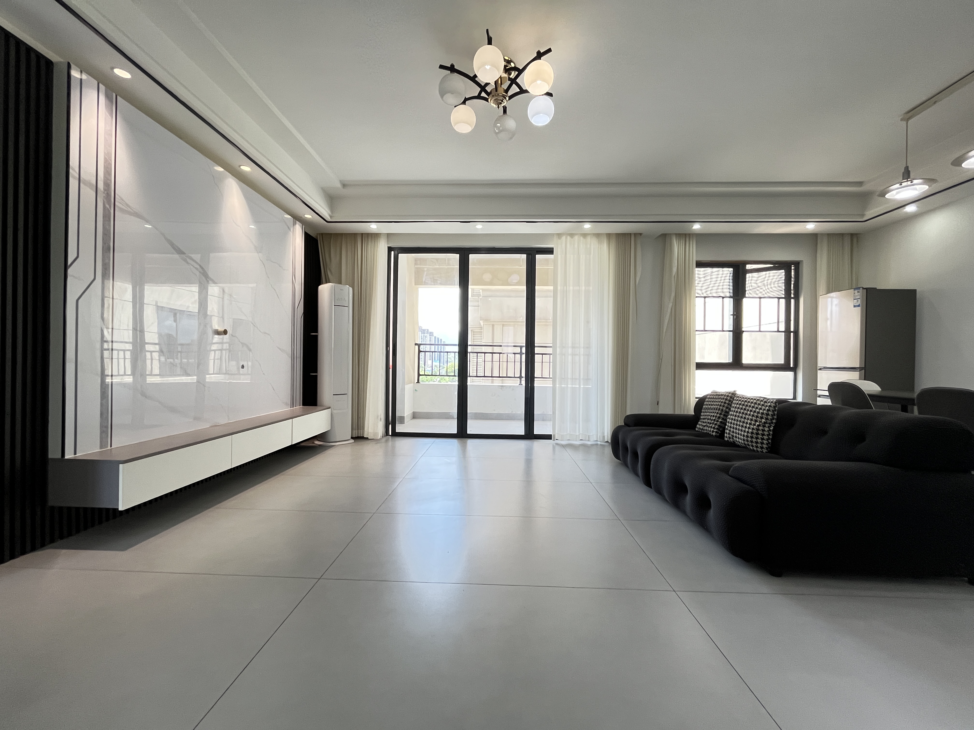 荣盛花语书苑 3室2厅2卫 2500.0元/月 荣盛花语书苑 3室2厅2卫 2500.0元/月户型图