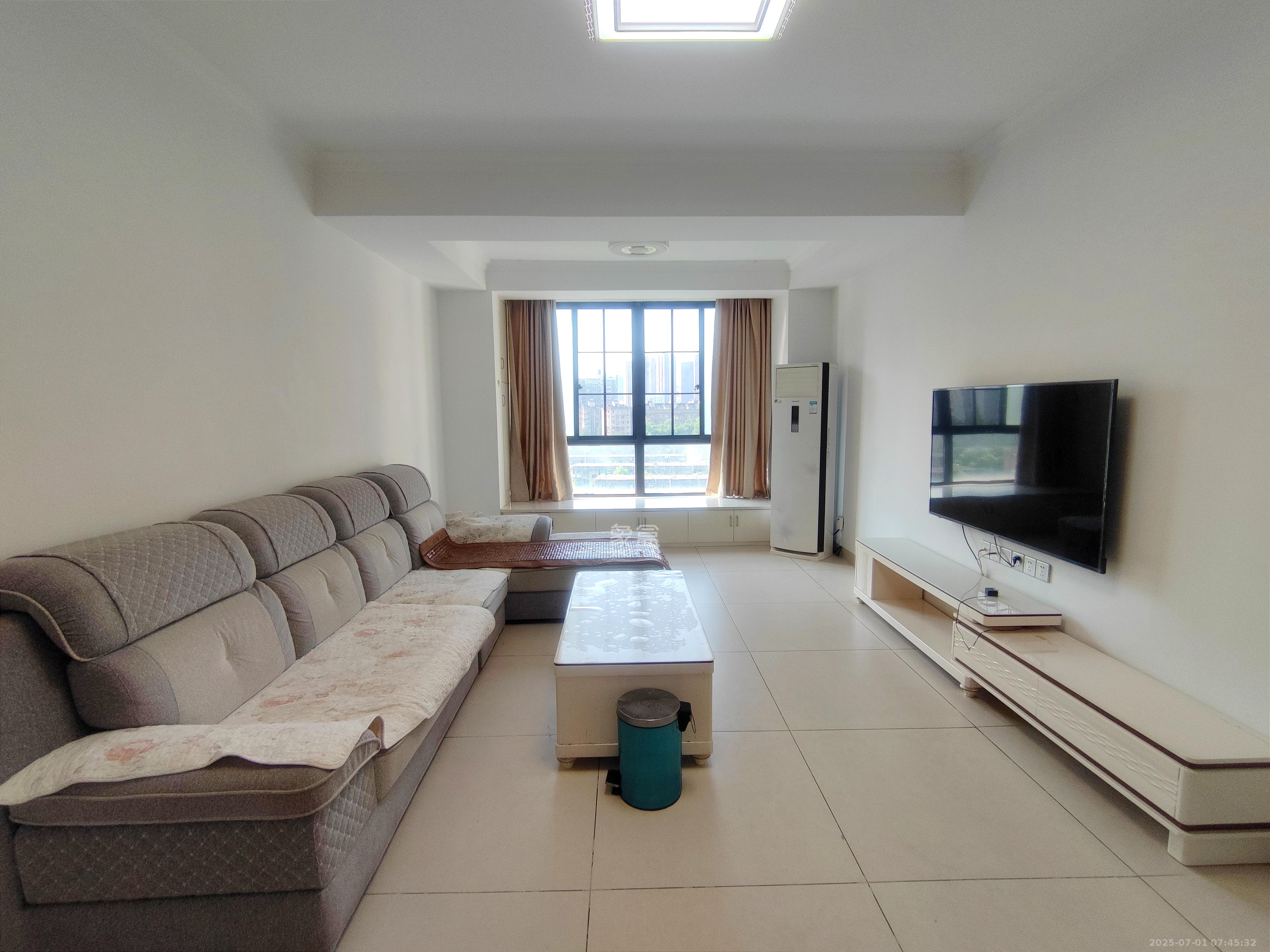 大鸿杰座  3室2厅1卫    2999.0元/月 大鸿杰座  3室2厅1卫    2999.0元/月室内图1