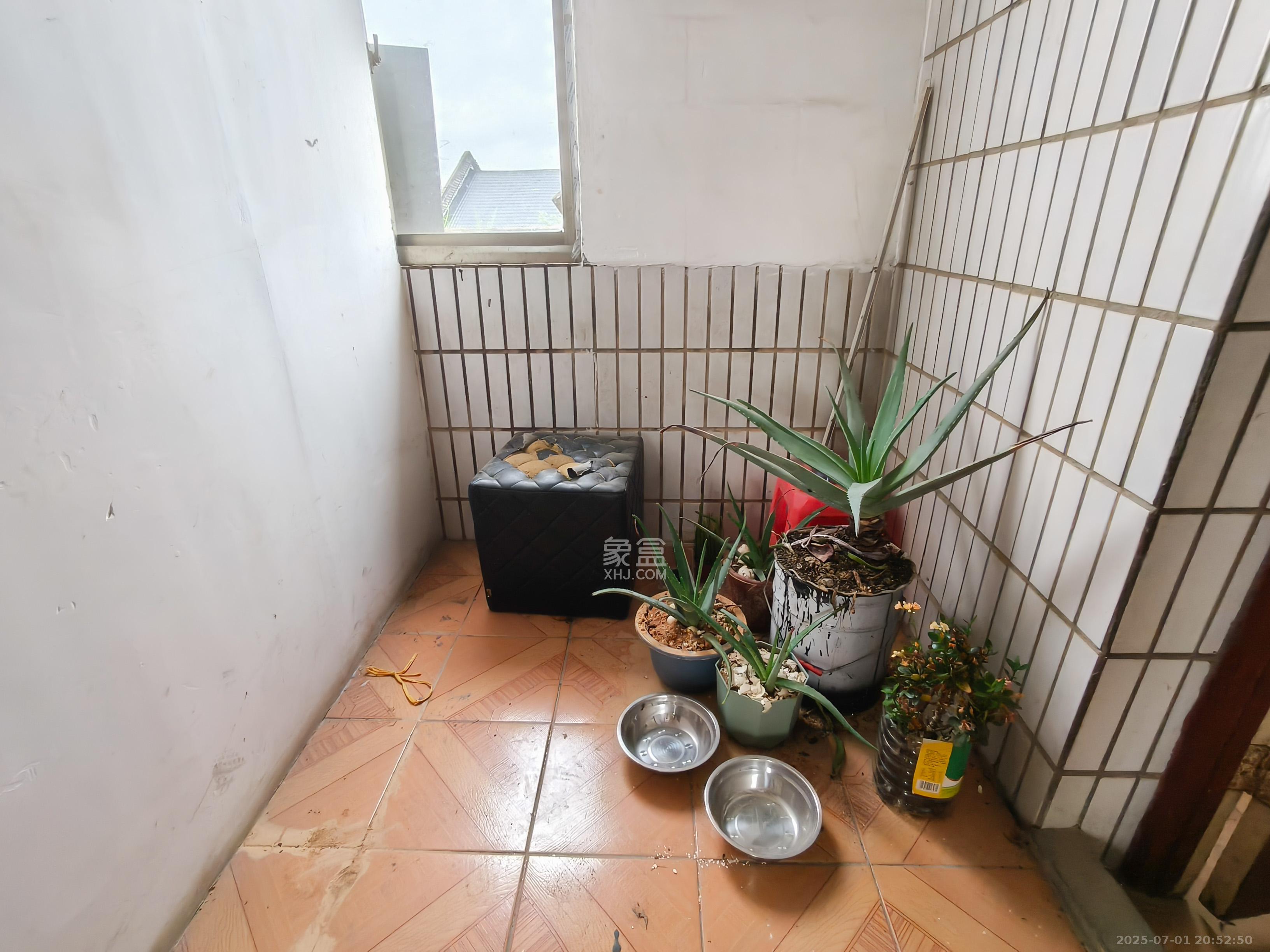 榔梨镇散盘 6室2厅2卫 248.00万 榔梨镇散盘 6室2厅2卫 248.00万卧室