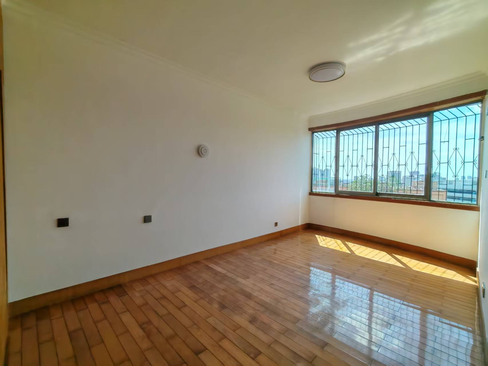 格林花园  4室2厅2卫    54.0万 格林花园  4室2厅2卫    54.0万室内图