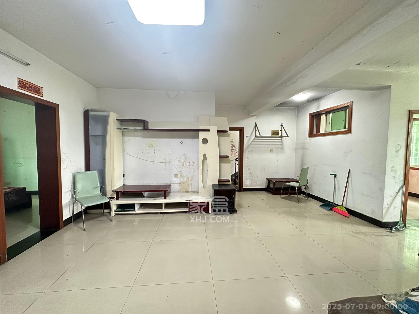 中南汽车世界 3室2厅2卫 1200.0元/月 中南汽车世界 3室2厅2卫 1200.0元/月室内图