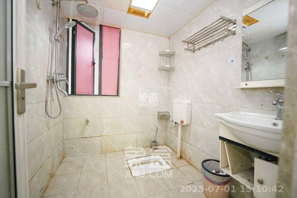 金谷豪庭  3室2厅1卫    1700.0元/月 金谷豪庭  3室2厅1卫    1700.0元/月室内图