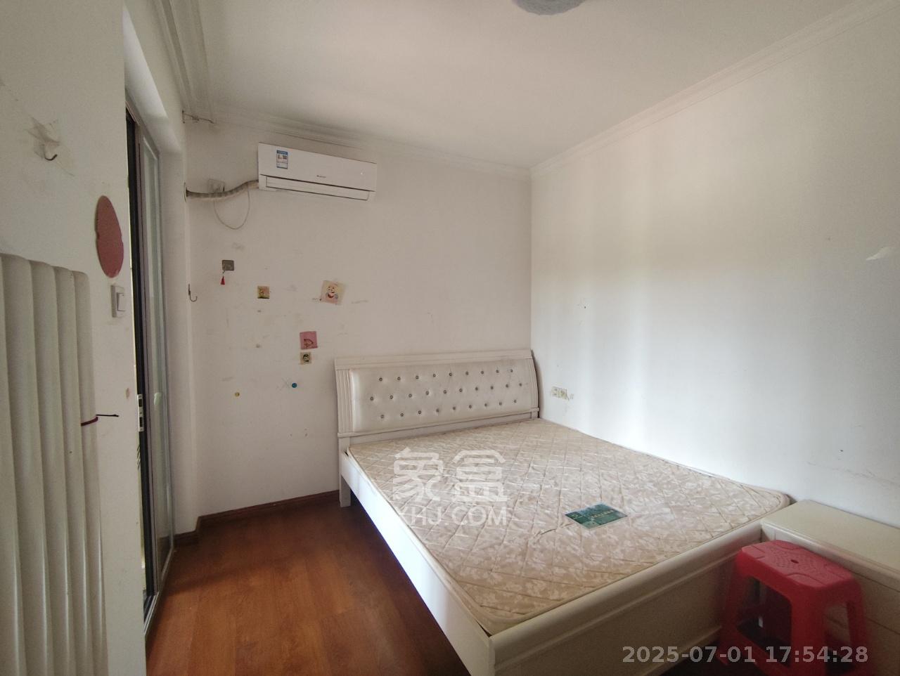 怡海星城 3室2厅1卫 2400.0元/月 怡海星城 3室2厅1卫 2400.0元/月室内图