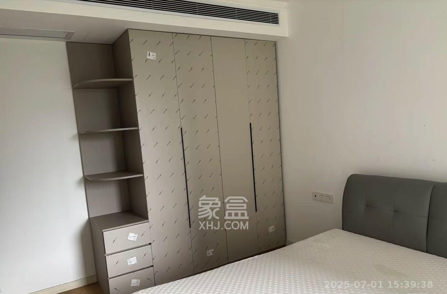 万科金色梦想C区  4室2厅2卫   2700.00元/月室内图