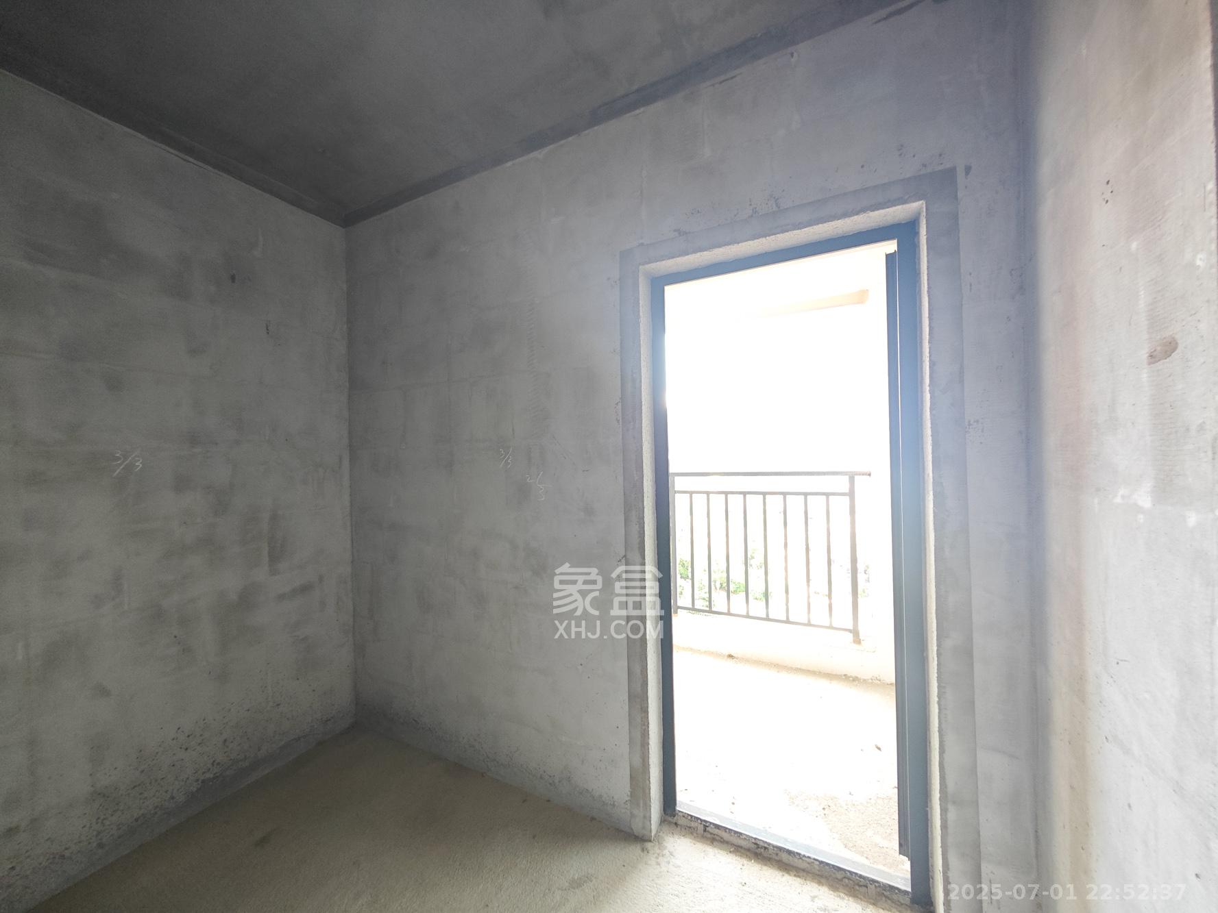 中建嘉和城  4室2厅2卫   118.00万卧室