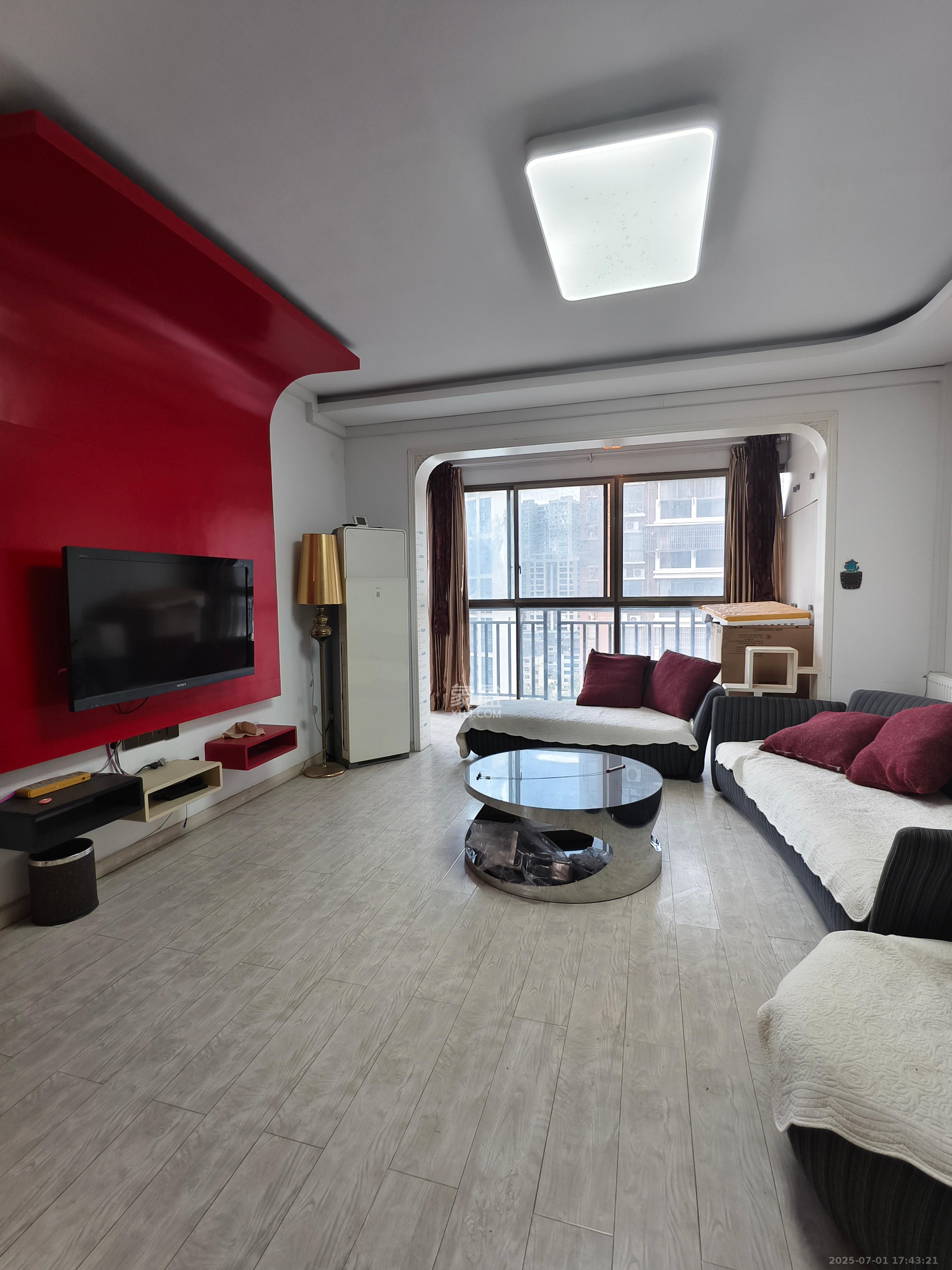 蟠龙欣苑  3室2厅2卫    2000.0元/月室内图