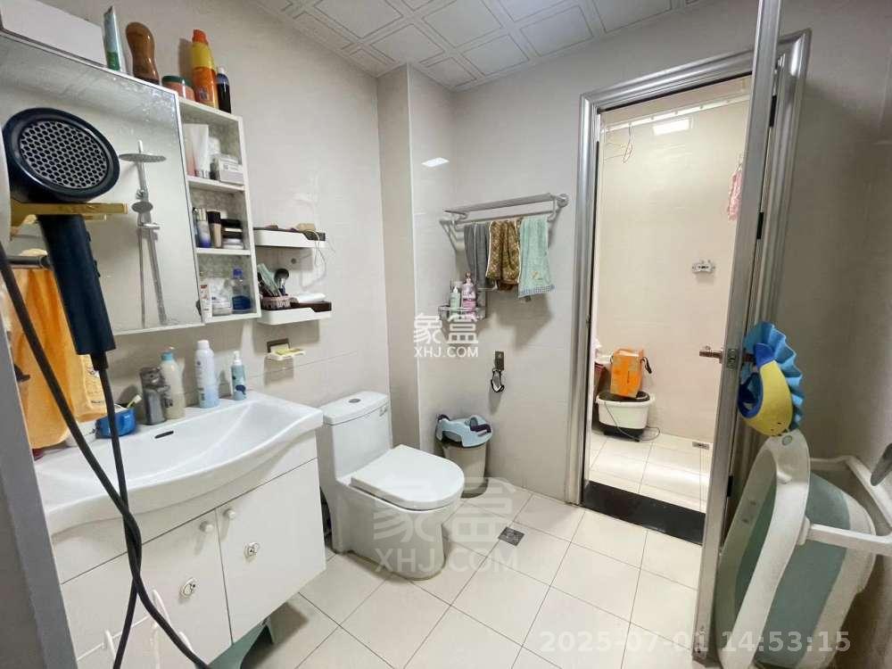 中泰财富湘江  3室2厅2卫   2300.00元/月室内图