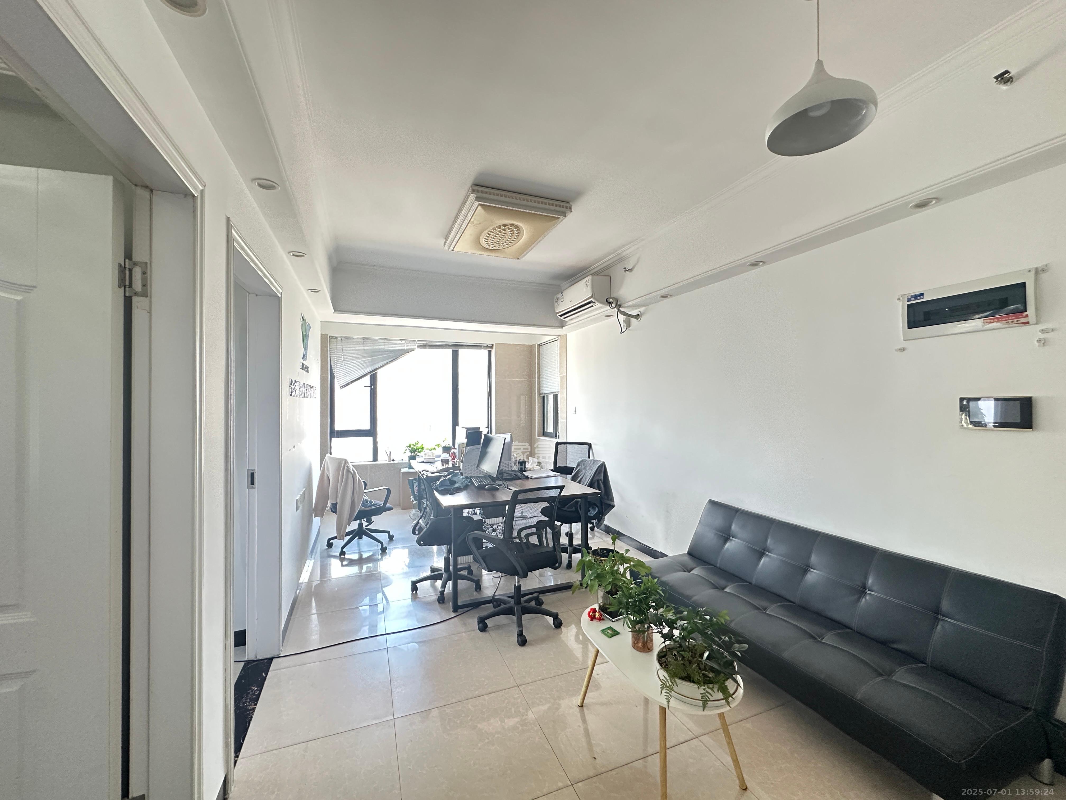 半山公馆(半山国际中心) 1室1厅1卫 2500.0元/月 半山公馆(半山国际中心) 1室1厅1卫 2500.0元/月室内图