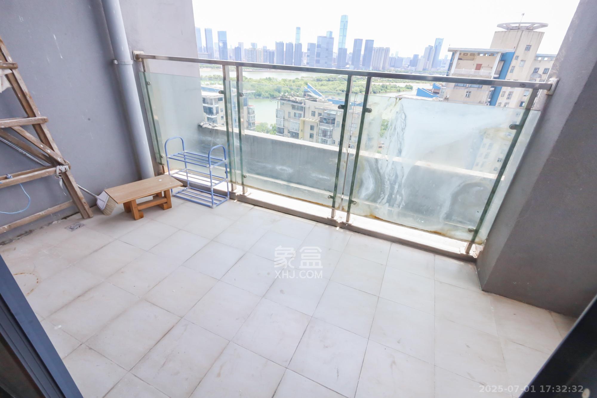 华韵城市海岸(城市水岸苑)  2室2厅1卫    85.0万 华韵城市海岸(城市水岸苑)  2室2厅1卫    85.0万阳台