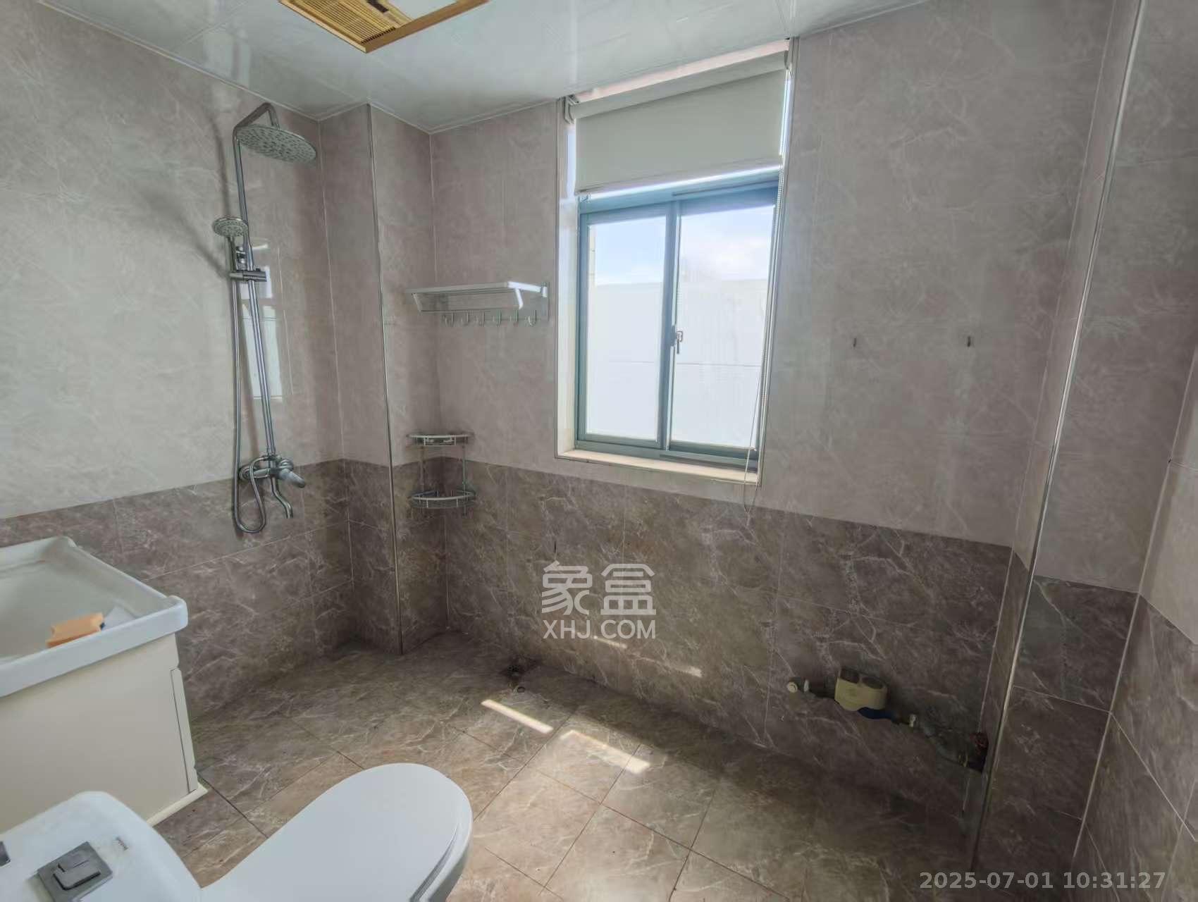 巢之恋  3室2厅2卫    2300.0元/月室内图