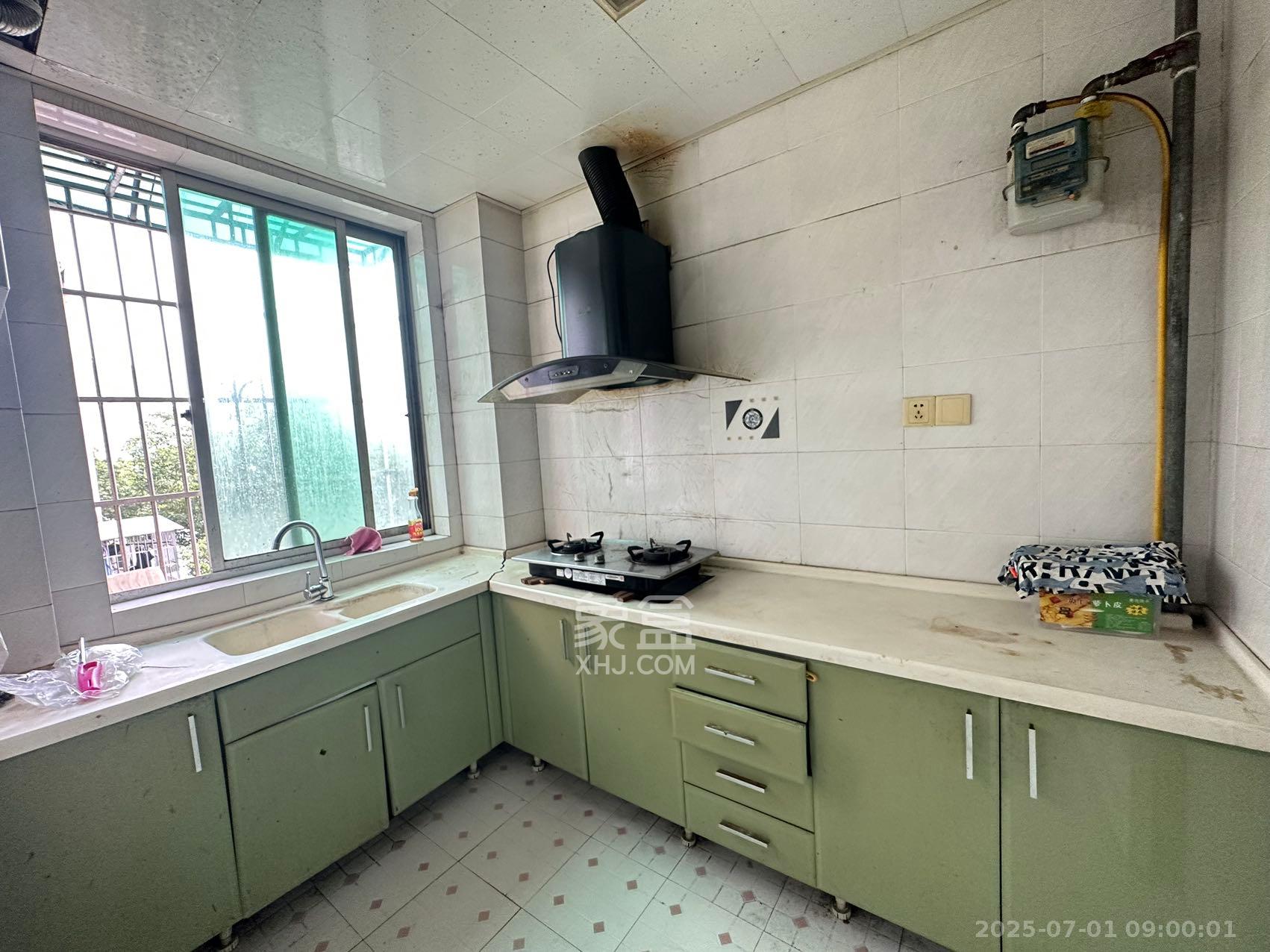 中南汽车世界 3室2厅2卫 1200.0元/月 中南汽车世界 3室2厅2卫 1200.0元/月室内图