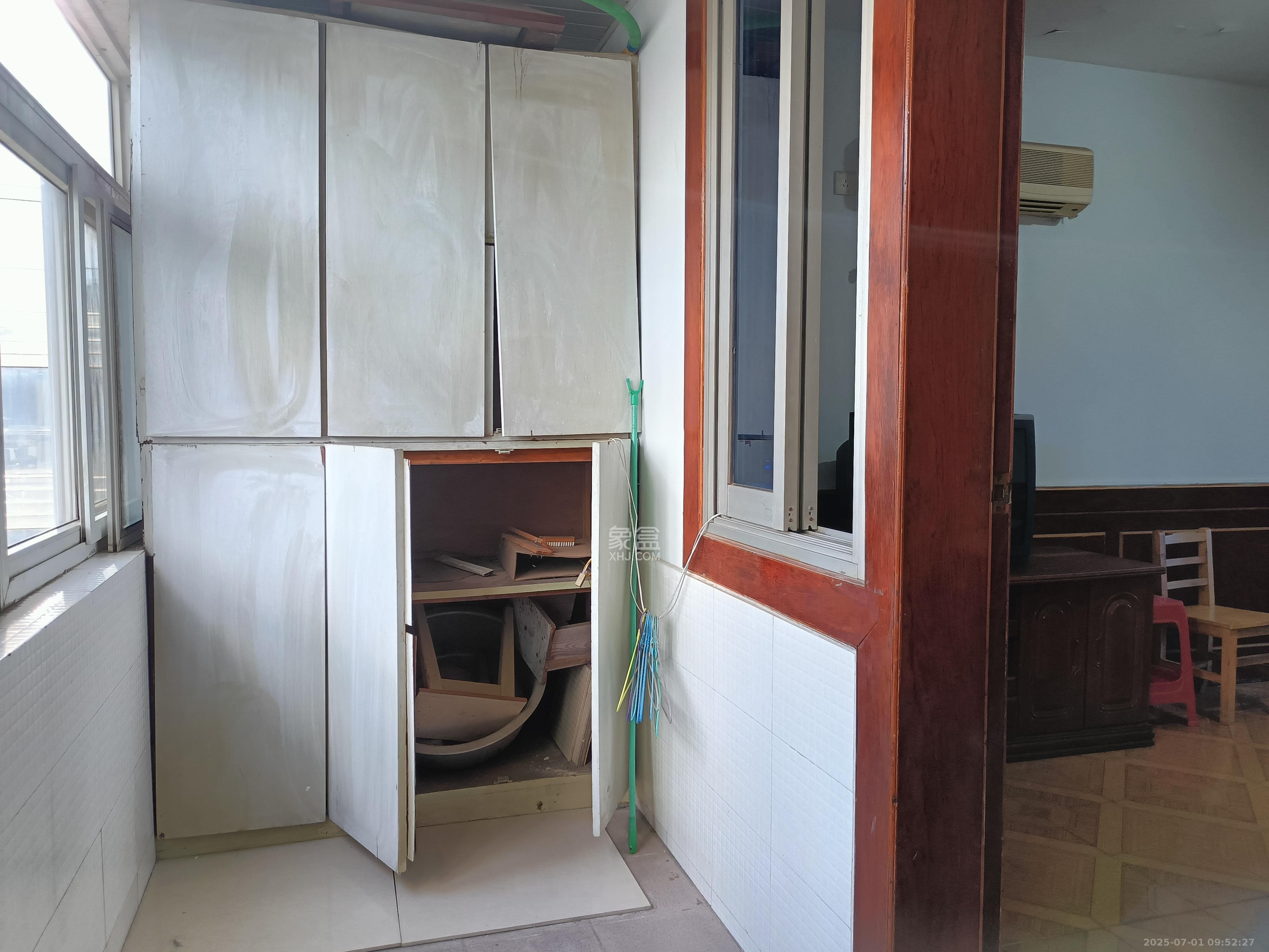 粮贸大厦 4室1厅1卫 2600.0元/月 粮贸大厦 4室1厅1卫 2600.0元/月室内图