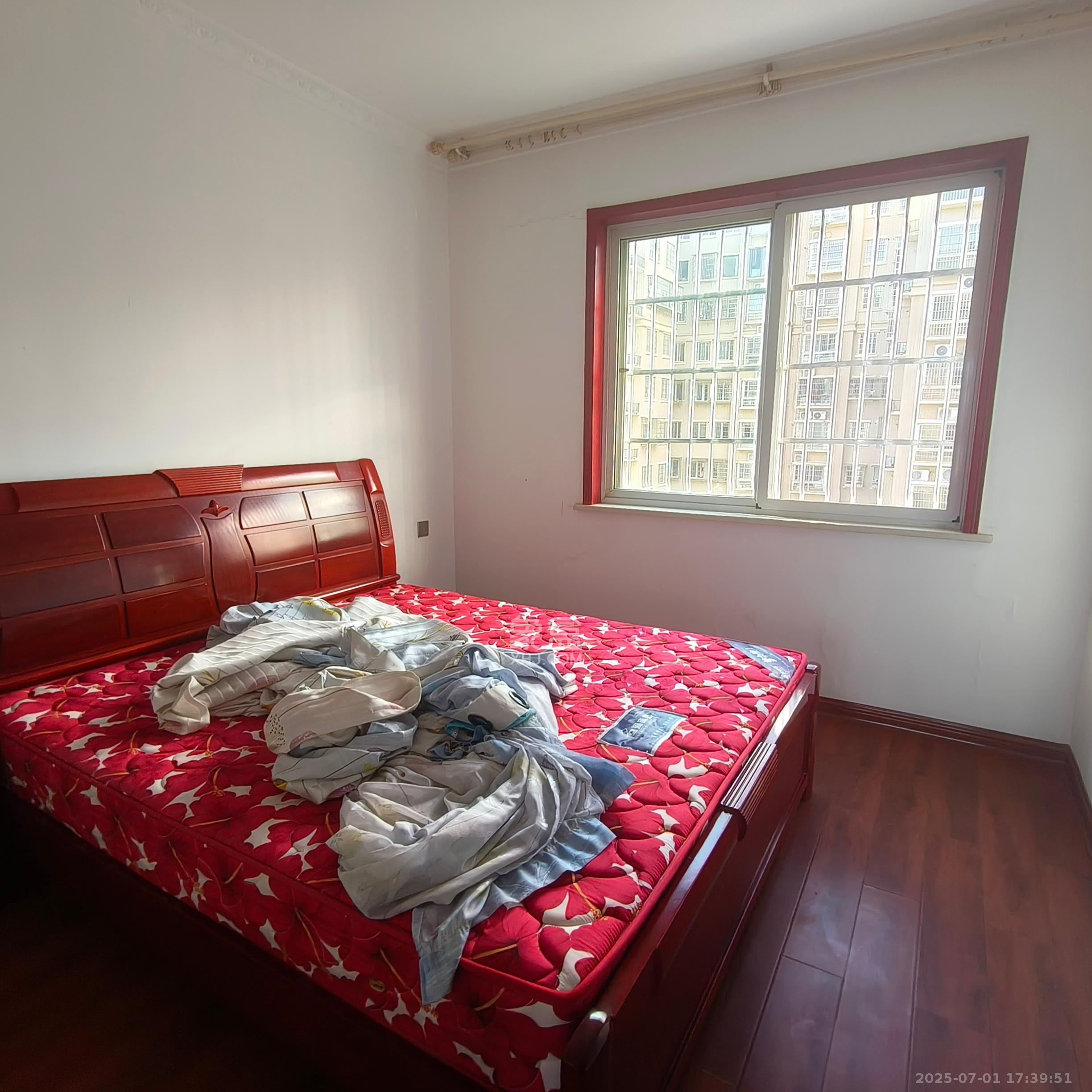 和润园一、二期  3室0厅0卫    2000.0元/月 和润园一、二期  3室0厅0卫    2000.0元/月室内图