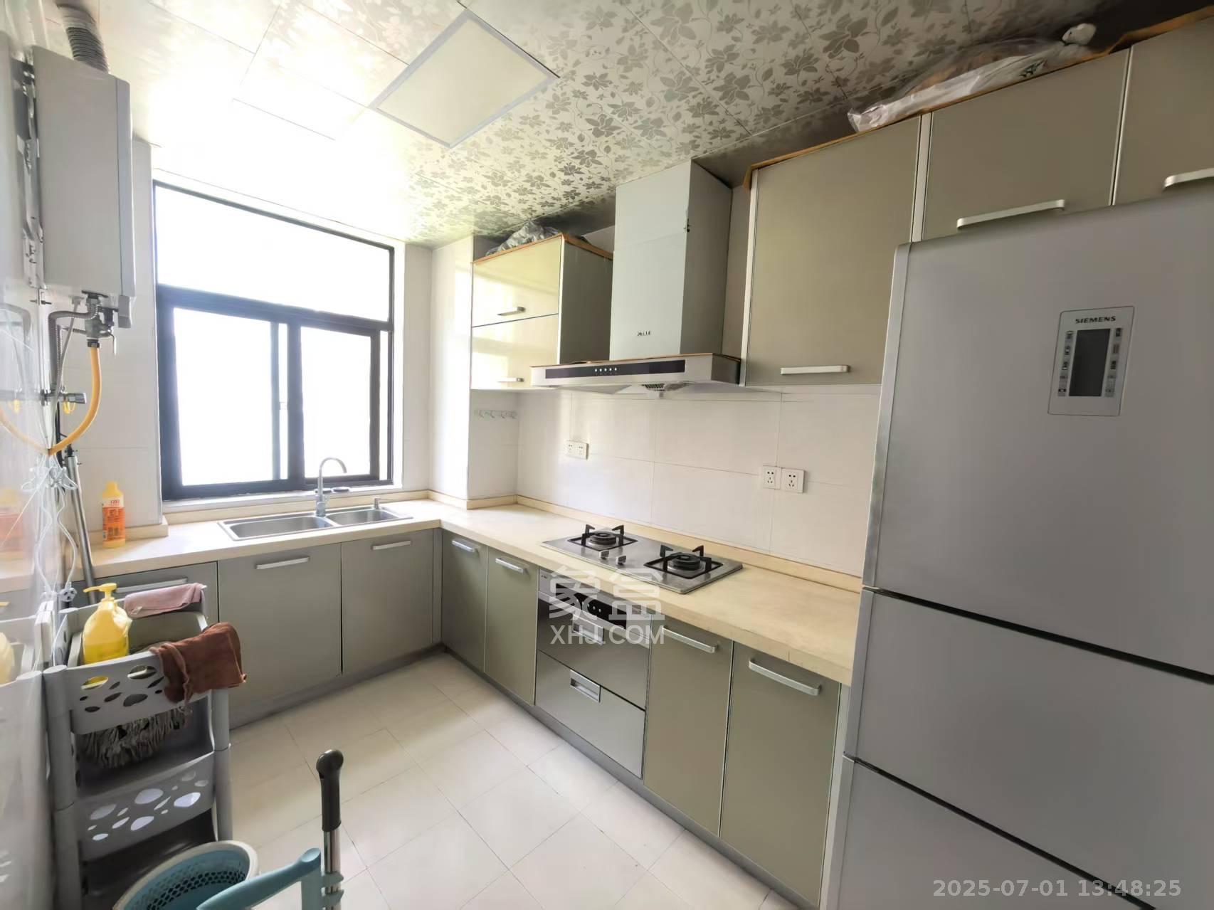 海拔东方  3室2厅2卫    2600.0元/月室内图