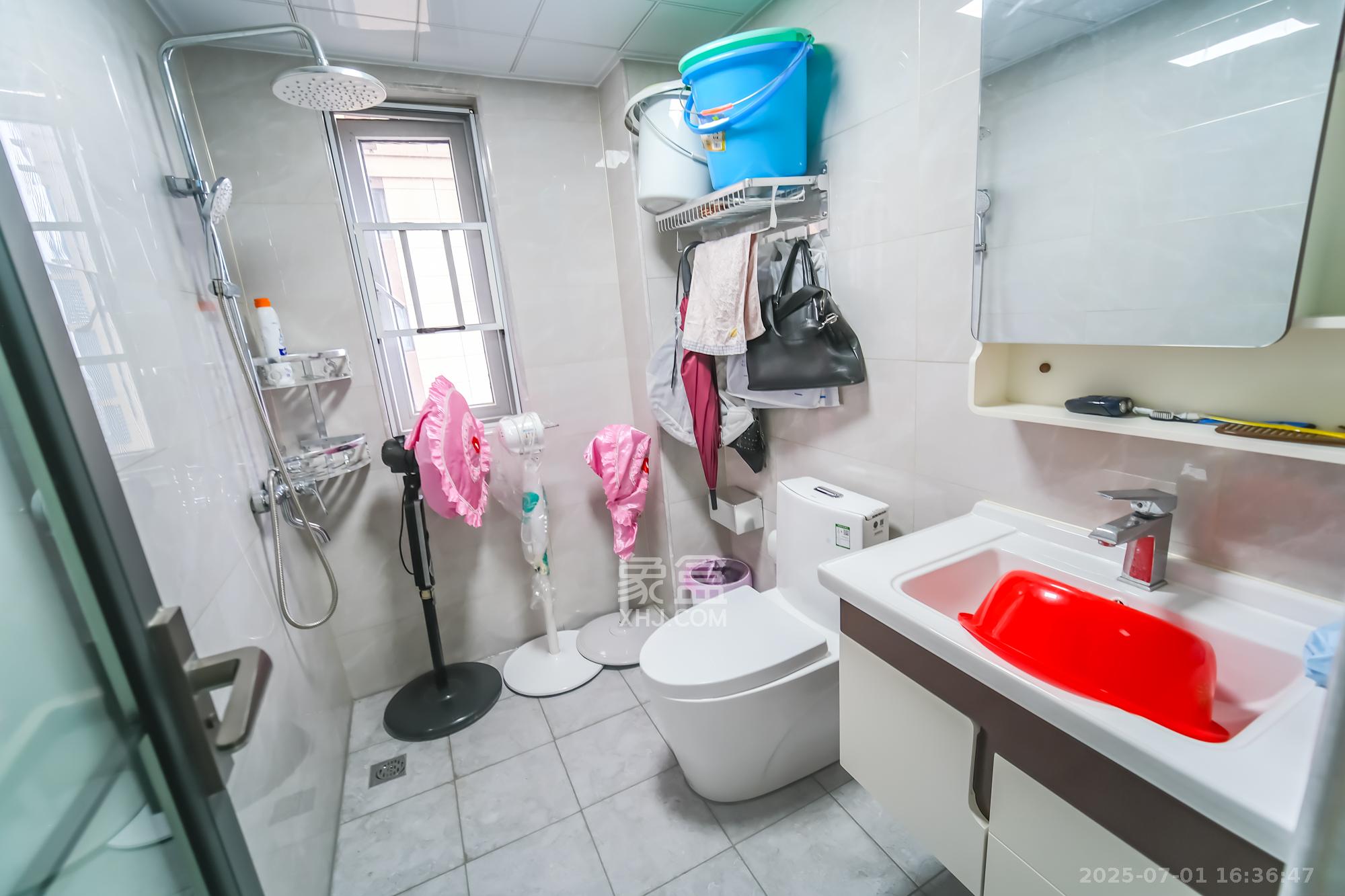 荣盛花语城  3室2厅2卫    96.0万 荣盛花语城  3室2厅2卫    96.0万卫生间