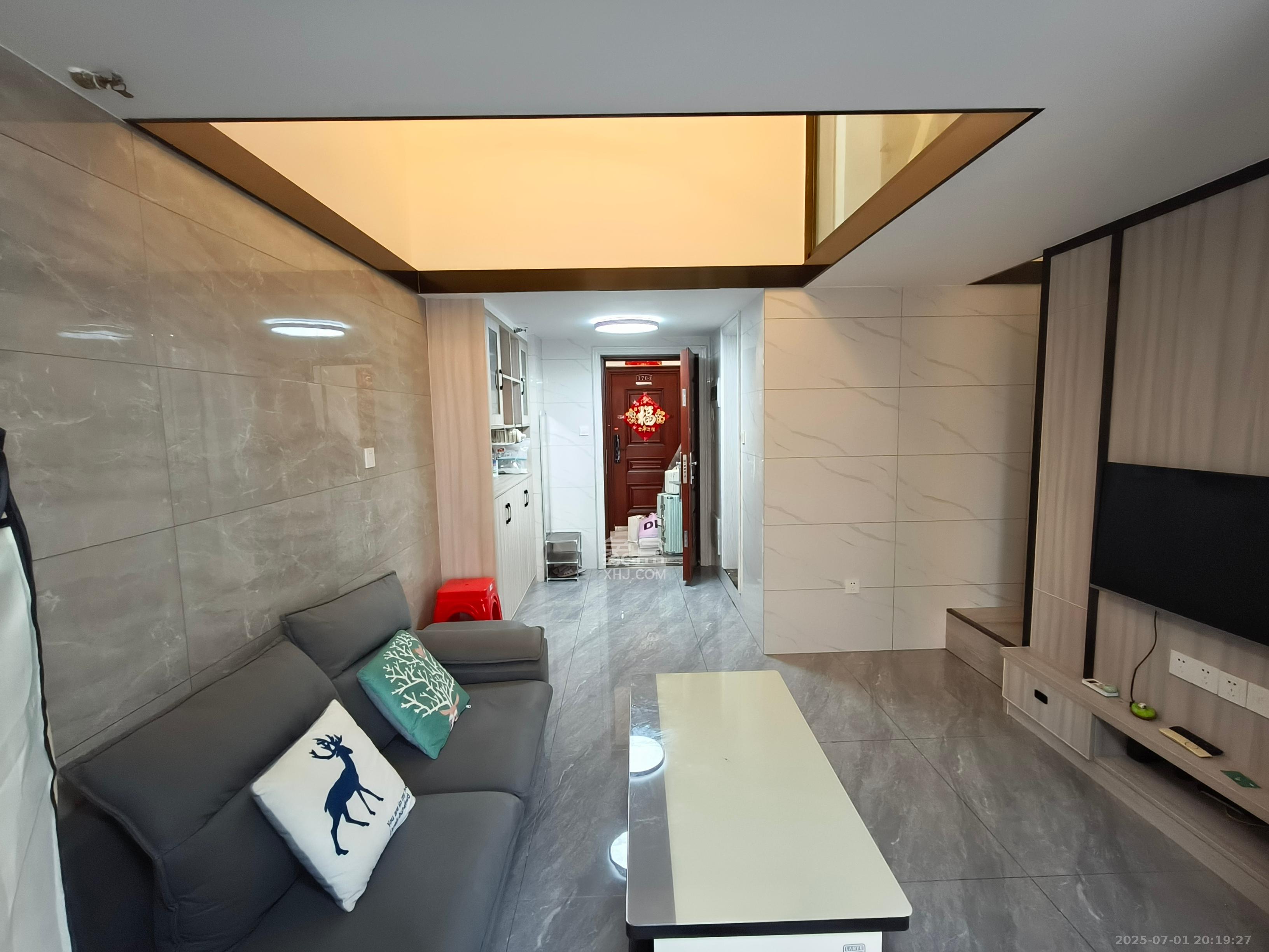 钱隆世家  2室1厅1卫    1800.0元/月 钱隆世家  2室1厅1卫    1800.0元/月