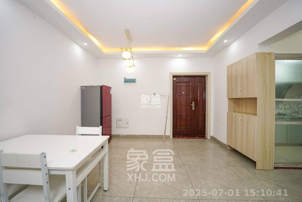 金谷豪庭  3室2厅1卫    1700.0元/月 金谷豪庭  3室2厅1卫    1700.0元/月室内图1