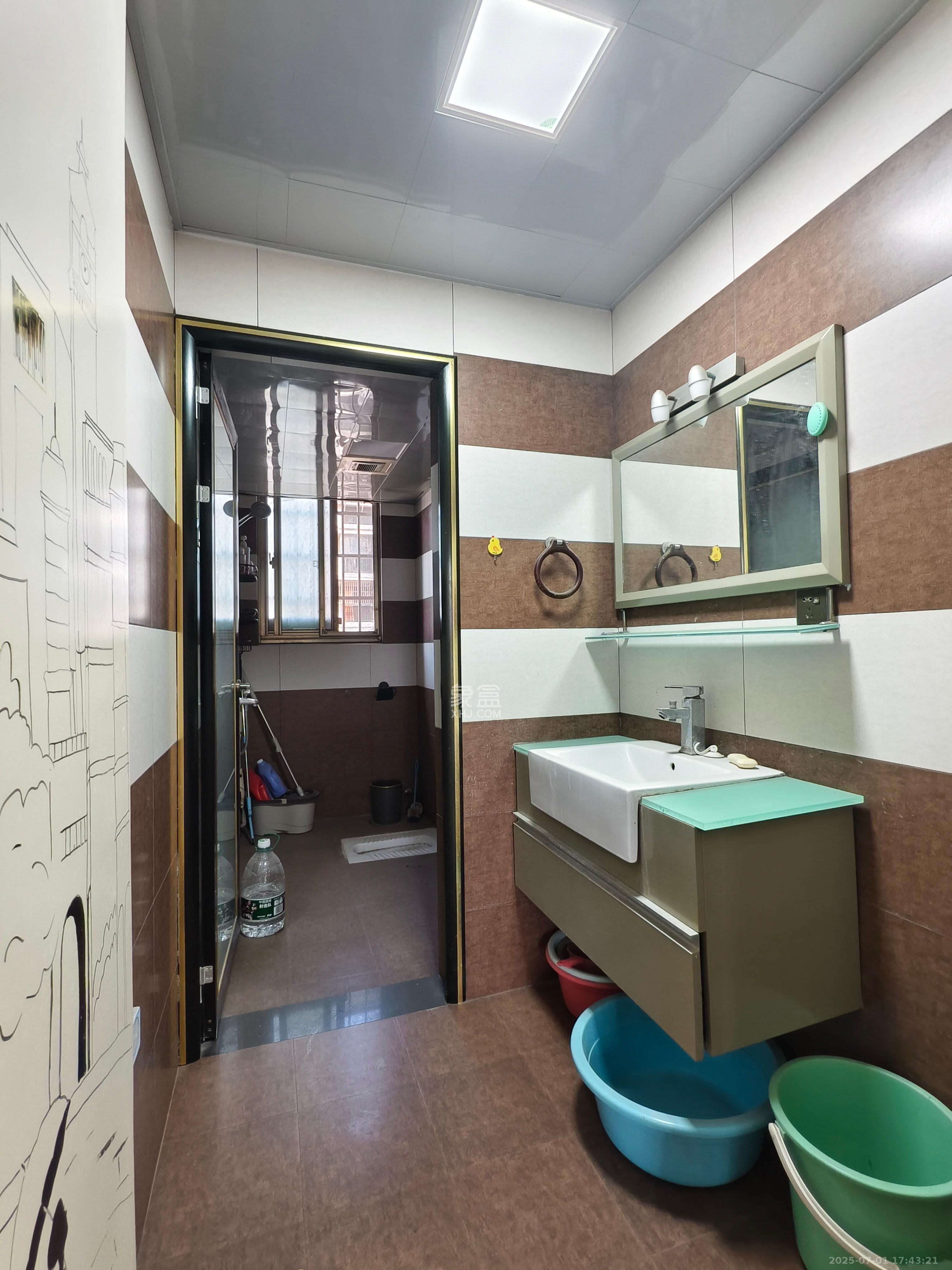 蟠龙欣苑  3室2厅2卫    2000.0元/月室内图