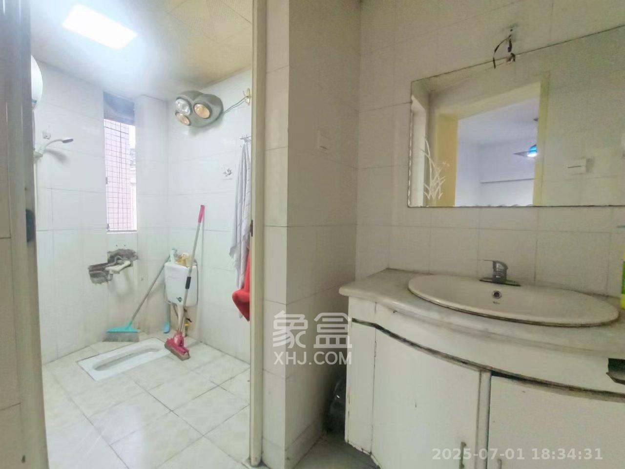 浦沅生活一区  3室2厅2卫   2000.00元/月室内图