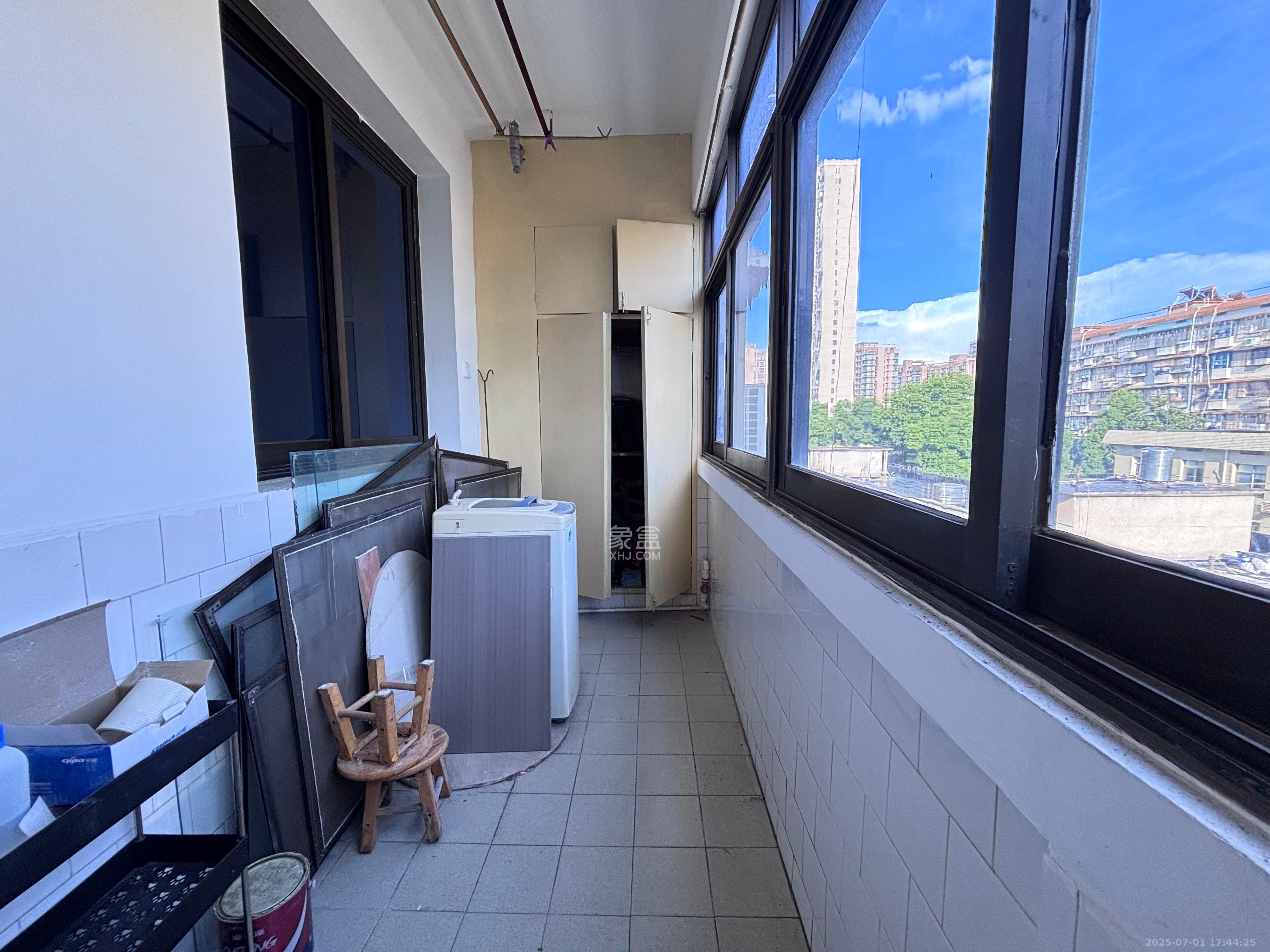 路桥宿舍 3室2厅1卫 2000.0元/月 路桥宿舍 3室2厅1卫 2000.0元/月室内图