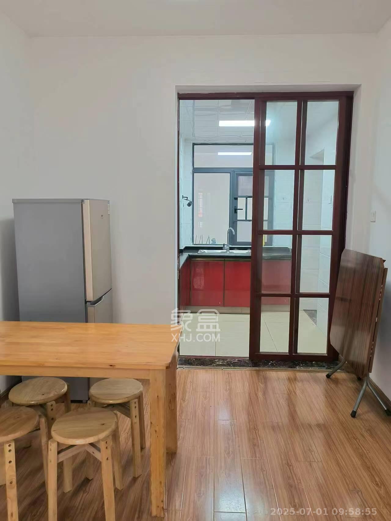 长龙湾 4室2厅2卫 2000.0元/月 长龙湾 4室2厅2卫 2000.0元/月室内图