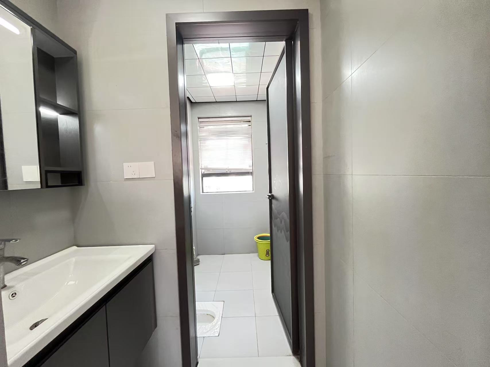 荣盛花语书苑 3室2厅2卫 2500.0元/月 荣盛花语书苑 3室2厅2卫 2500.0元/月室内图