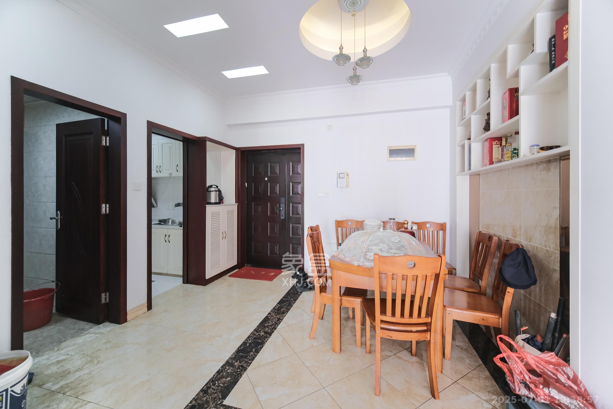 红树湾 3室2厅1卫 80.0万 红树湾 3室2厅1卫 80.0万客厅