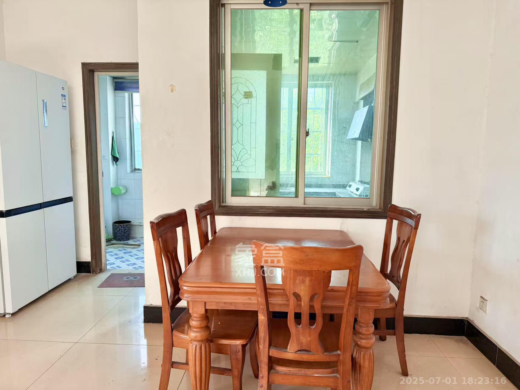 中南汽车世界 3室2厅1卫 1100.0元/月 中南汽车世界 3室2厅1卫 1100.0元/月室内图