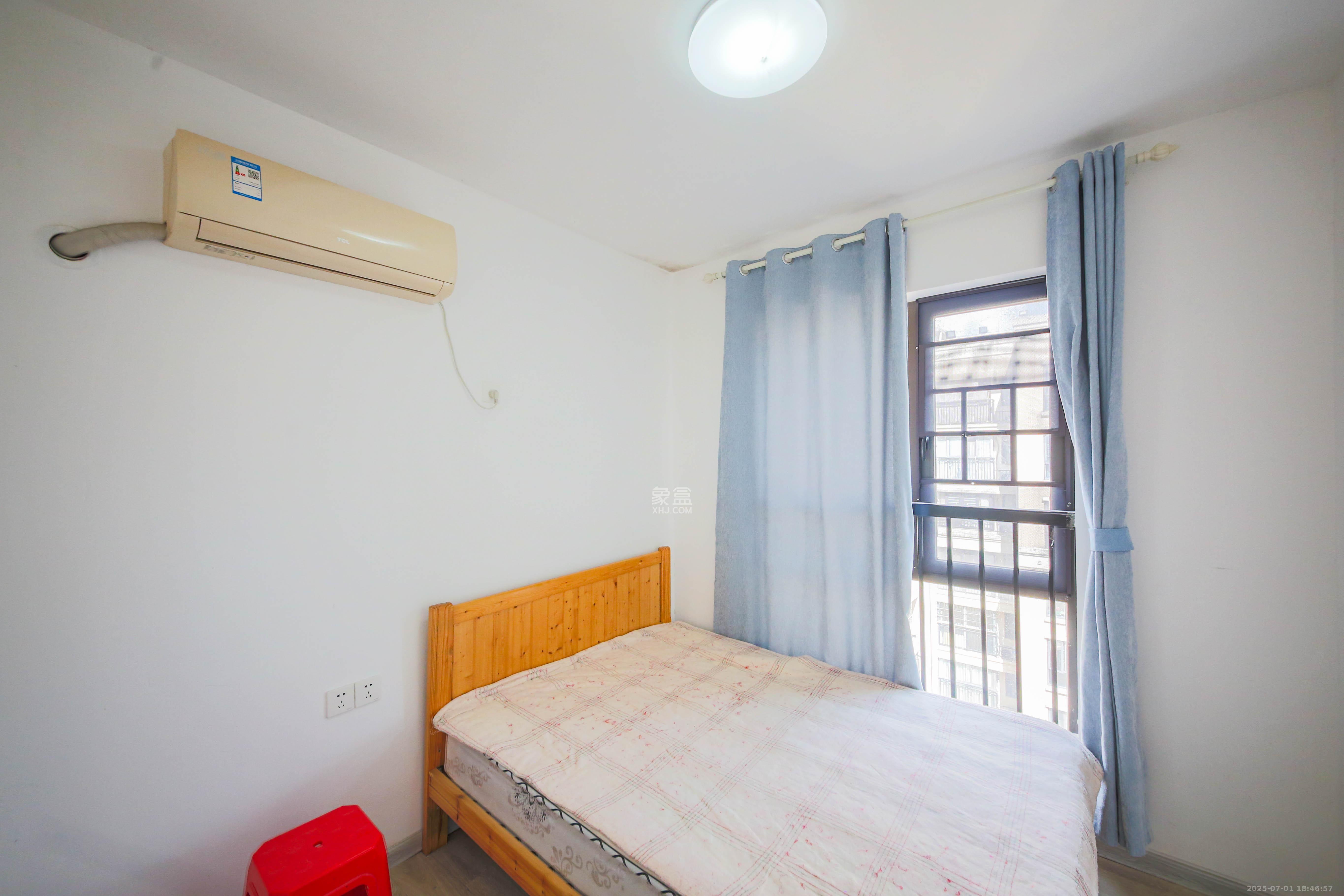 龙骧佳苑 3室2厅1卫 80.0万 龙骧佳苑 3室2厅1卫 80.0万卧室