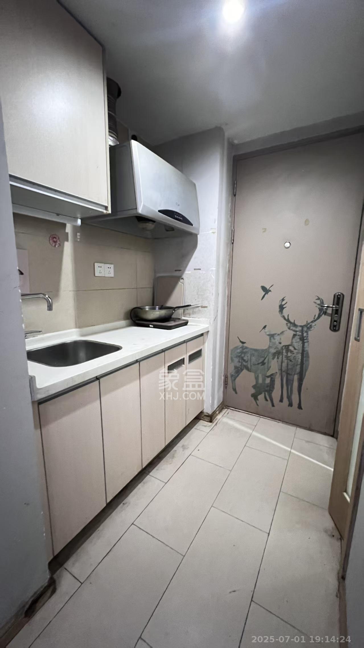 万科金色家园  1室0厅1卫    1250.0元/月 万科金色家园  1室0厅1卫    1250.0元/月室内图