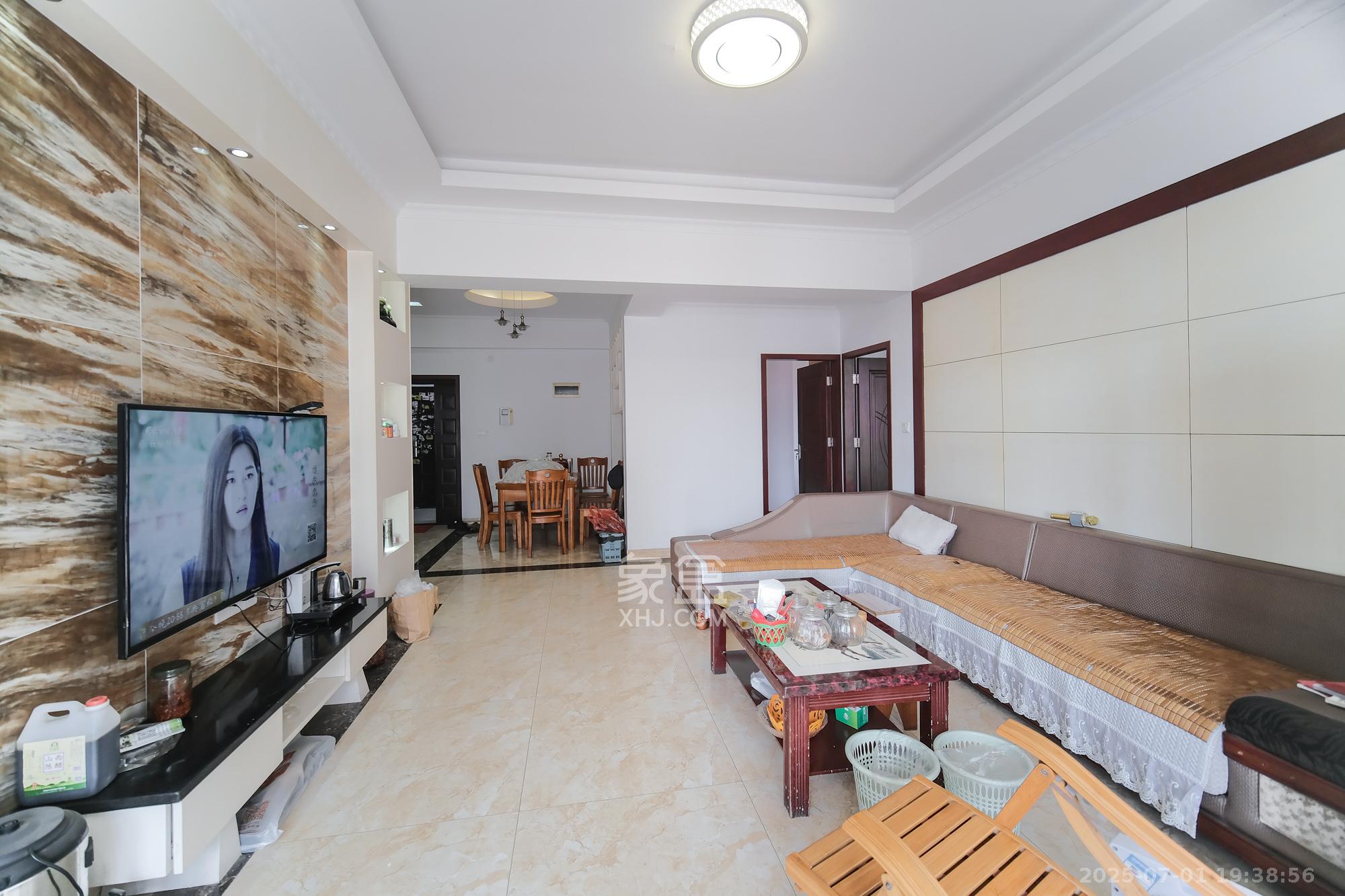 红树湾 3室2厅1卫 80.0万 红树湾 3室2厅1卫 80.0万客厅