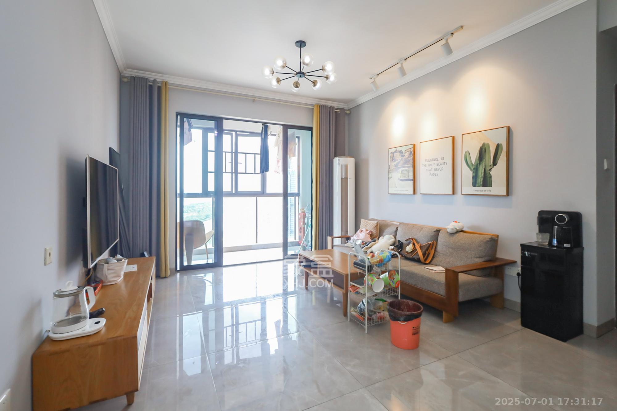 世茂外滩里(世茂铂翠湾三期)  3室2厅1卫    158.0万 世茂外滩里(世茂铂翠湾三期)  3室2厅1卫    158.0万客厅