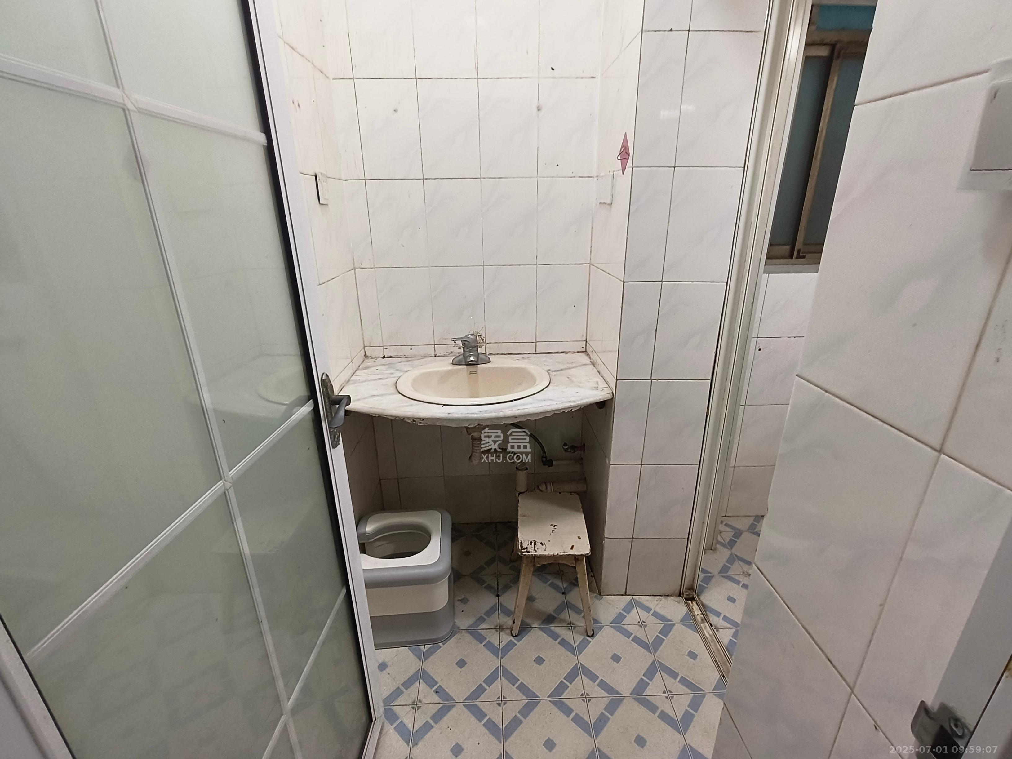 赤岗小区(一二三片) 3室2厅1卫 1900.0元/月 赤岗小区(一二三片) 3室2厅1卫 1900.0元/月室内图