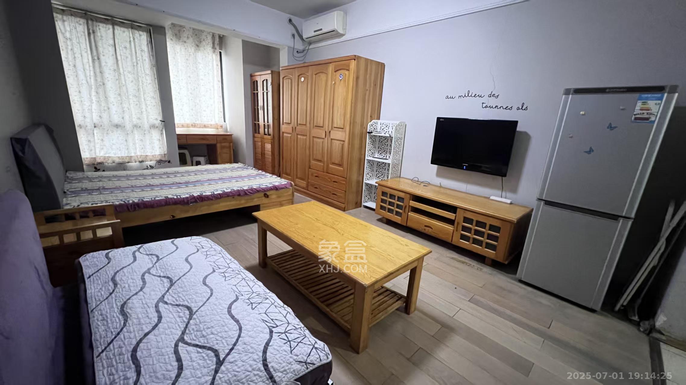 万科金色家园  1室0厅1卫    1250.0元/月 万科金色家园  1室0厅1卫    1250.0元/月室内图