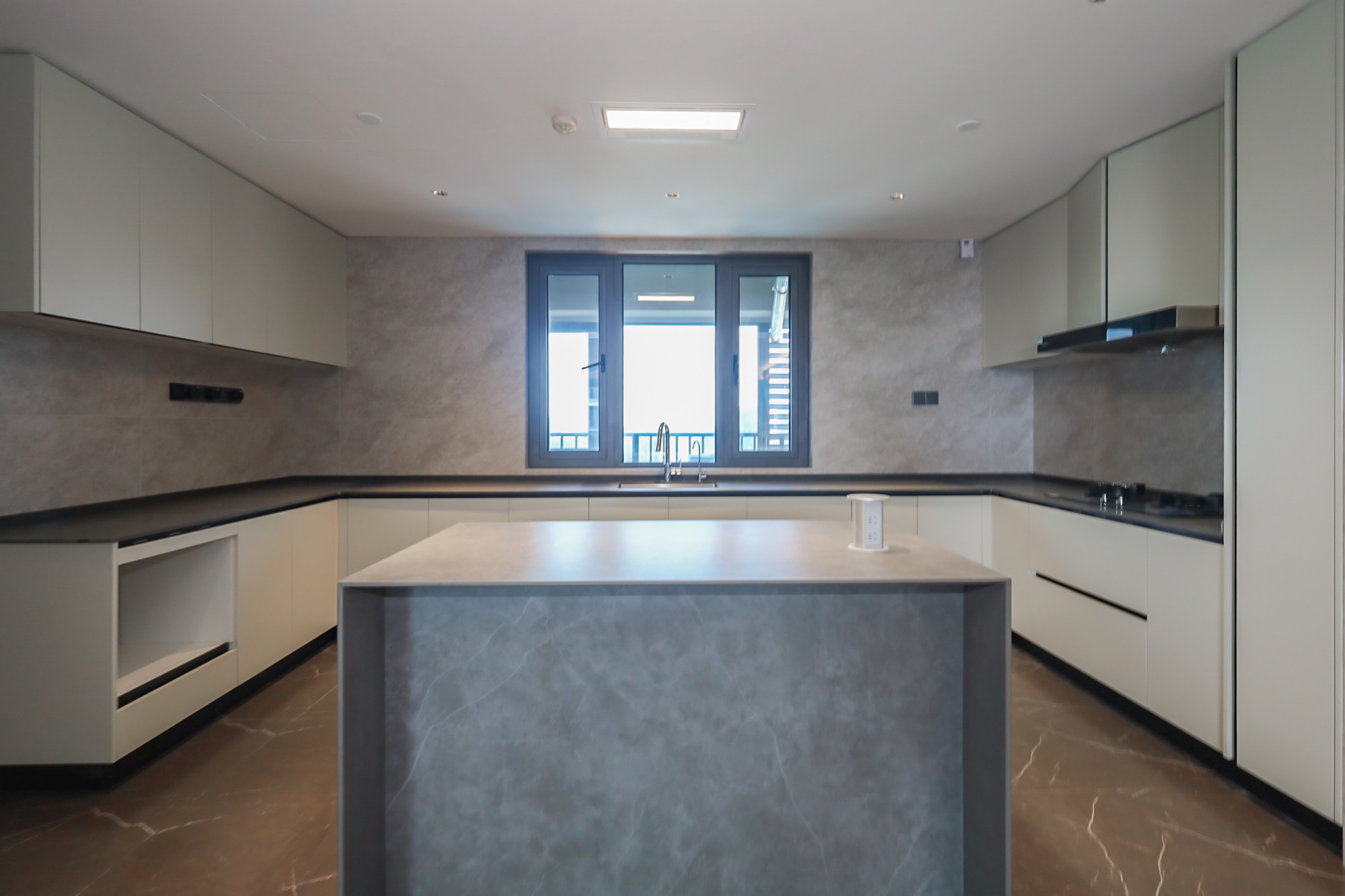 长沙悦府(华润万象城)  4室2厅3卫    14000.0元/月 长沙悦府(华润万象城)  4室2厅3卫    14000.0元/月户型图