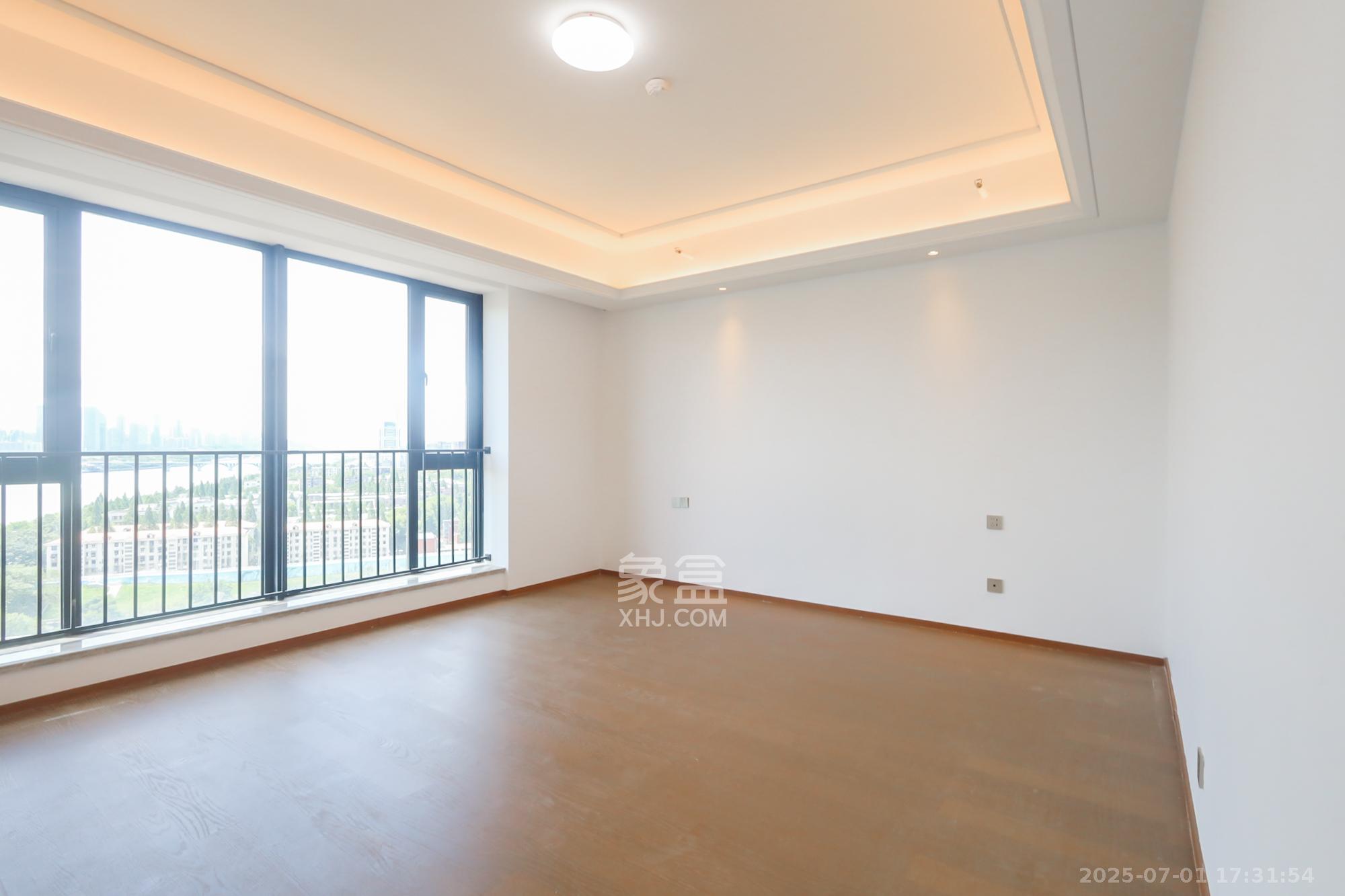 江山印  4室2厅5卫    850.0万 江山印  4室2厅5卫    850.0万卧室